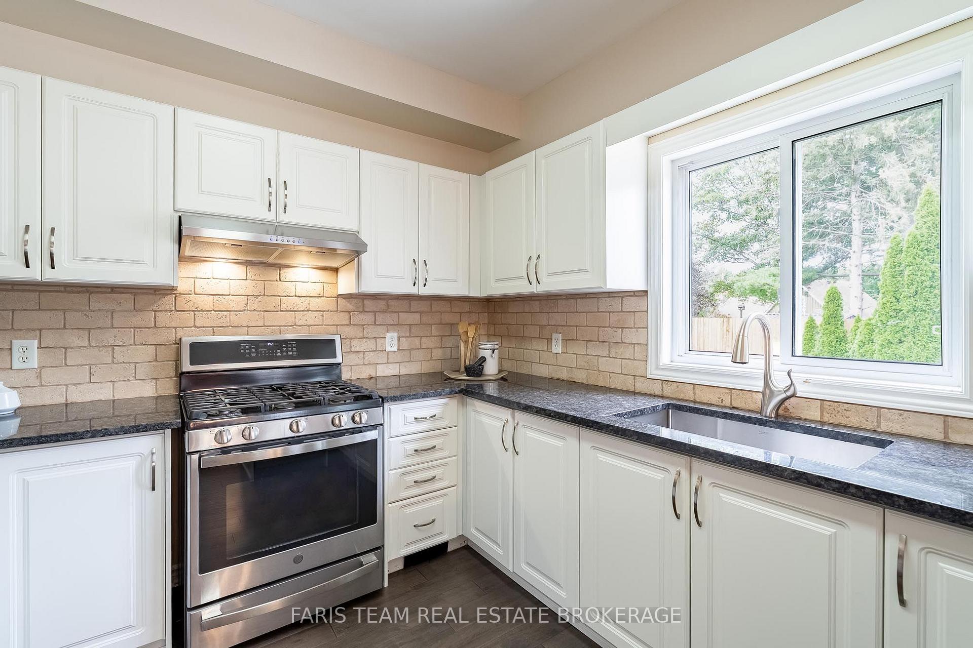 Photo 8 of 114 Ruffet Drive, Barrie, Edgehill Drive — HOMEH