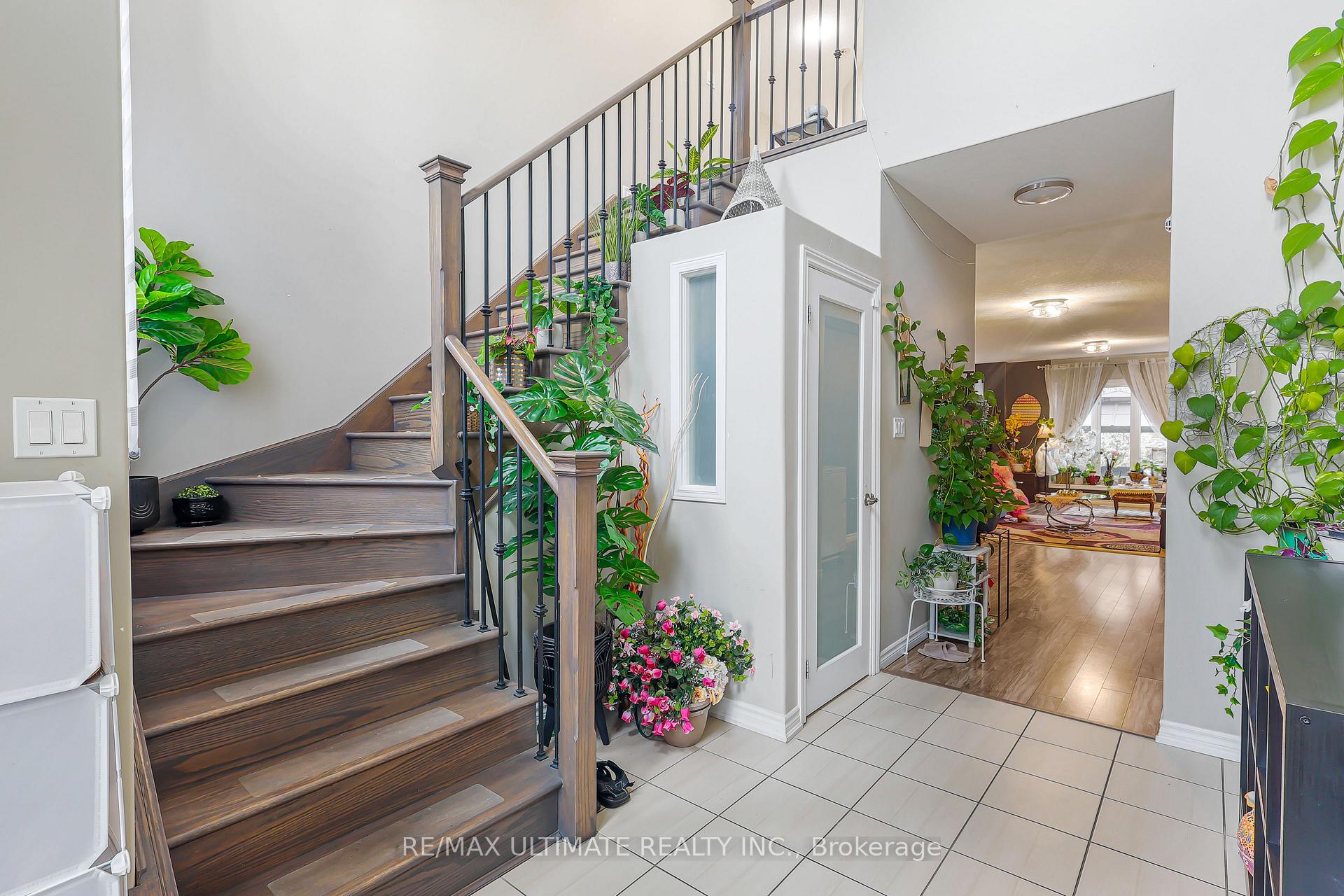 Photo 4 of Unit Upper, 42 Walker Boulevard, New Tecumseth, Alliston — HOMEH