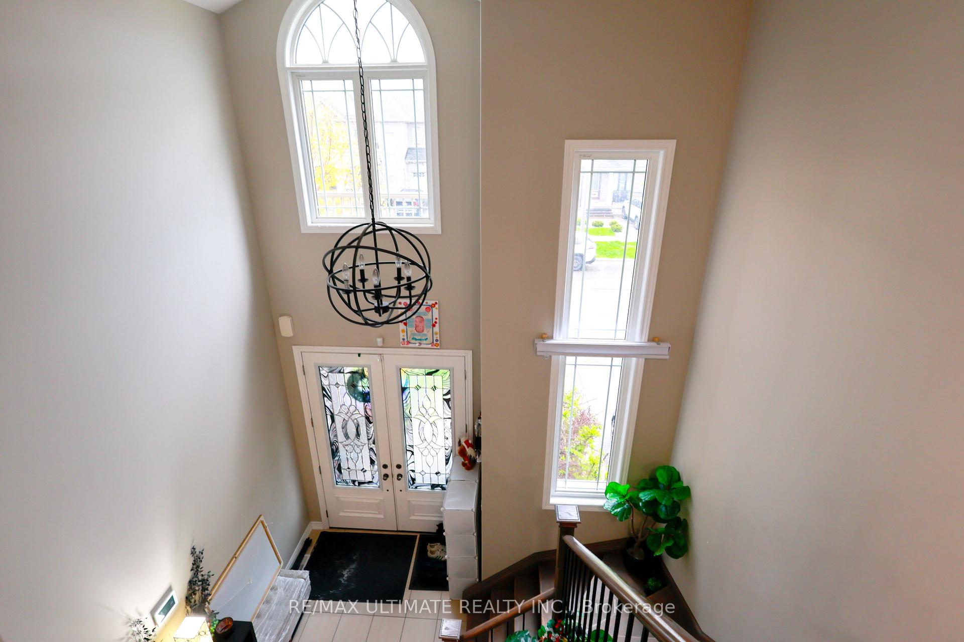 Photo 5 of Unit Upper, 42 Walker Boulevard, New Tecumseth, Alliston — HOMEH