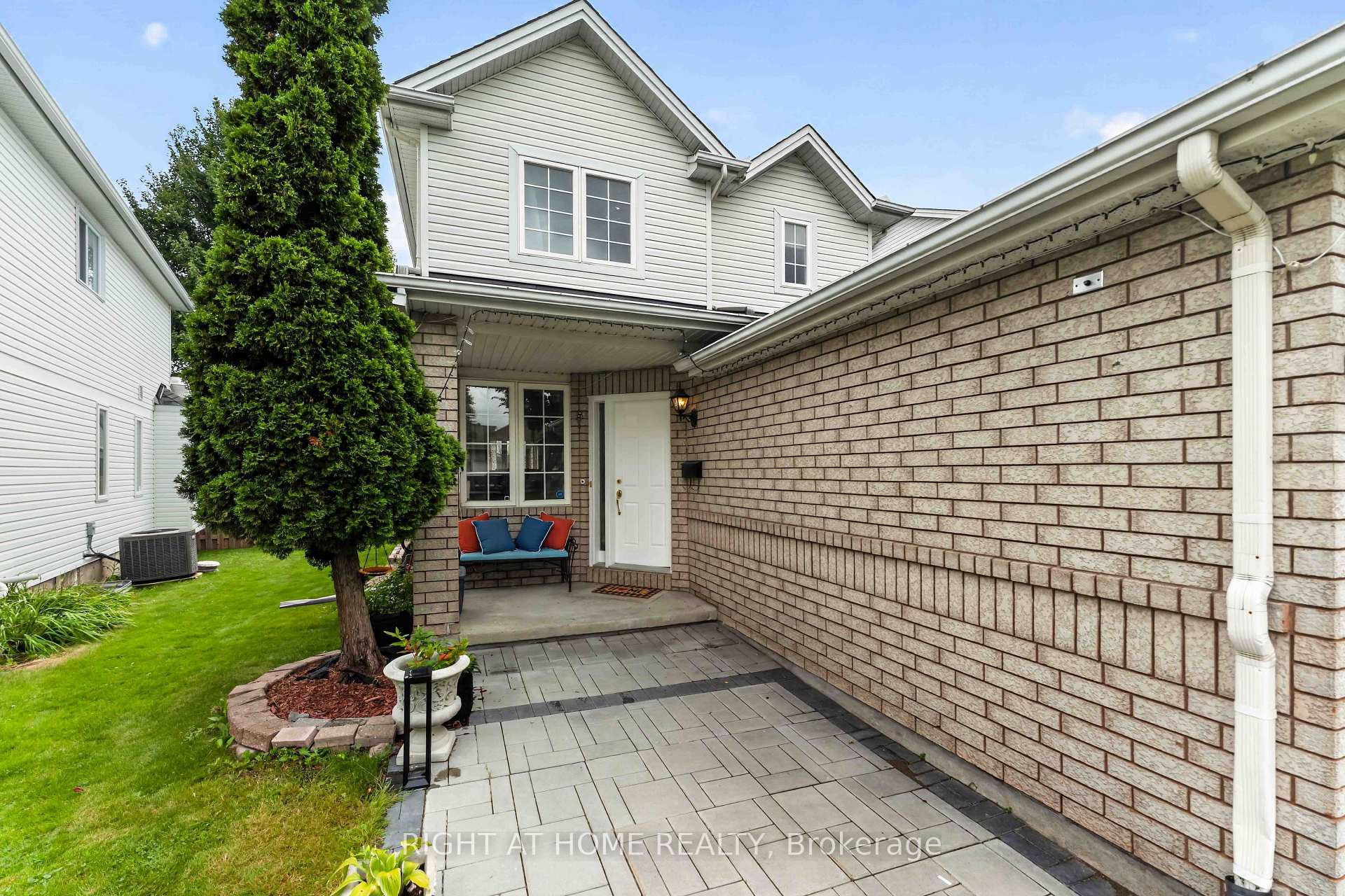 Photo 4 of 1552 Stojko Street, Ottawa, Fallingbrook/Pineridge — HOMEH