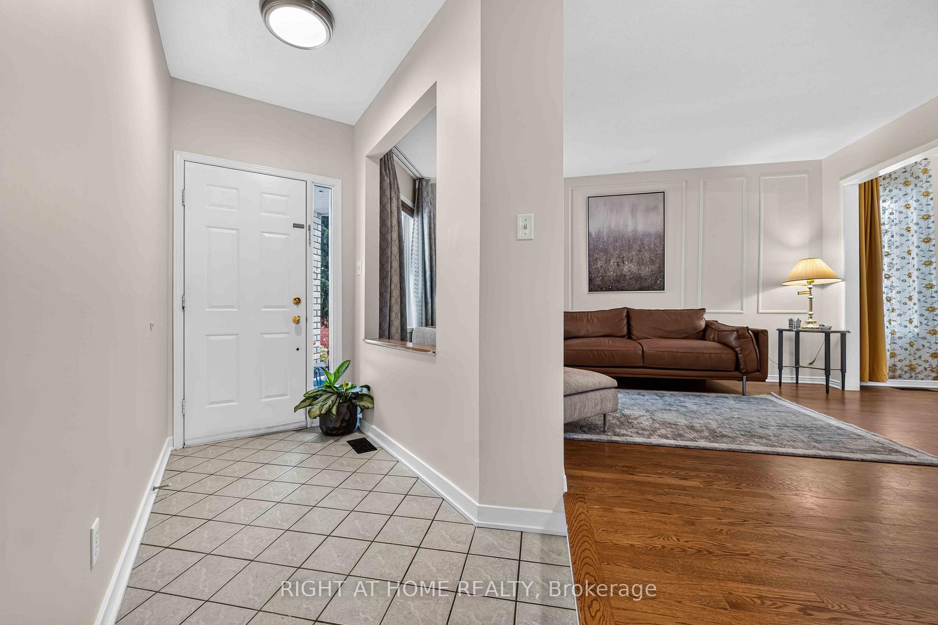 Photo 5 of 1552 Stojko Street, Ottawa, Fallingbrook/Pineridge — HOMEH