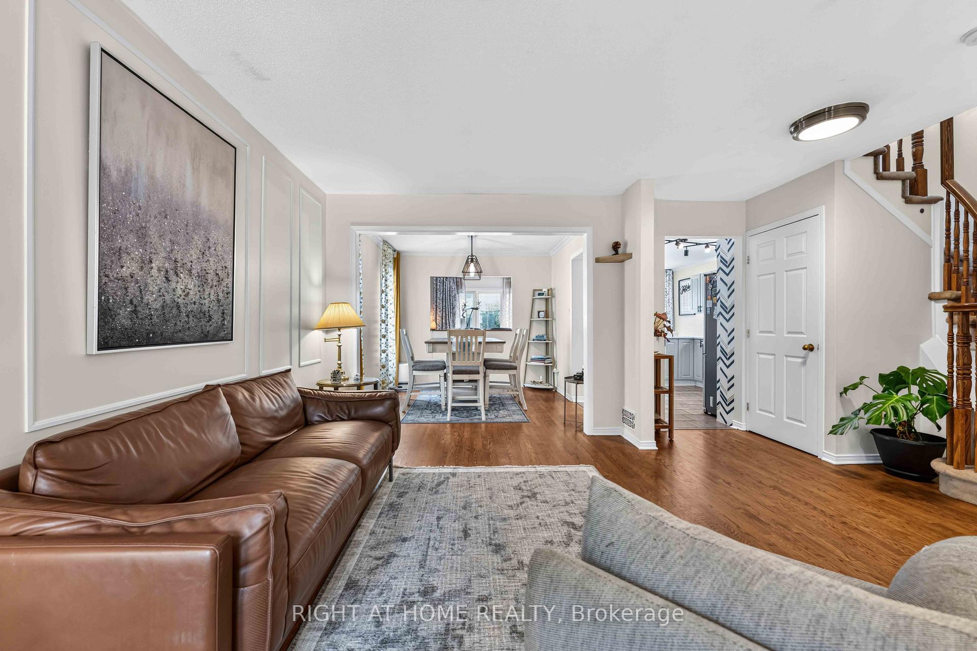 Photo 8 of 1552 Stojko Street, Ottawa, Fallingbrook/Pineridge — HOMEH