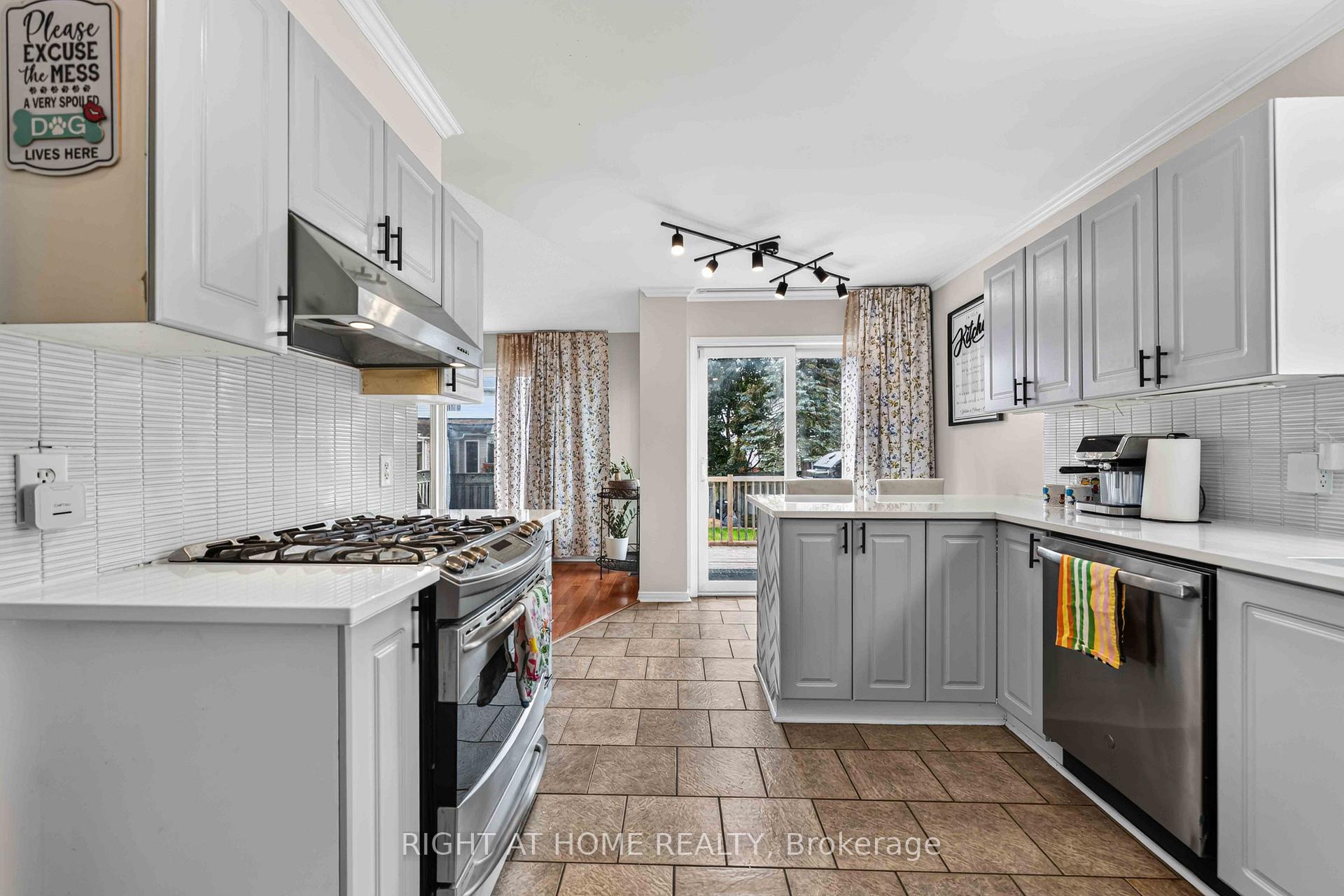 Photo 13 of 1552 Stojko Street, Ottawa, Fallingbrook/Pineridge — HOMEH