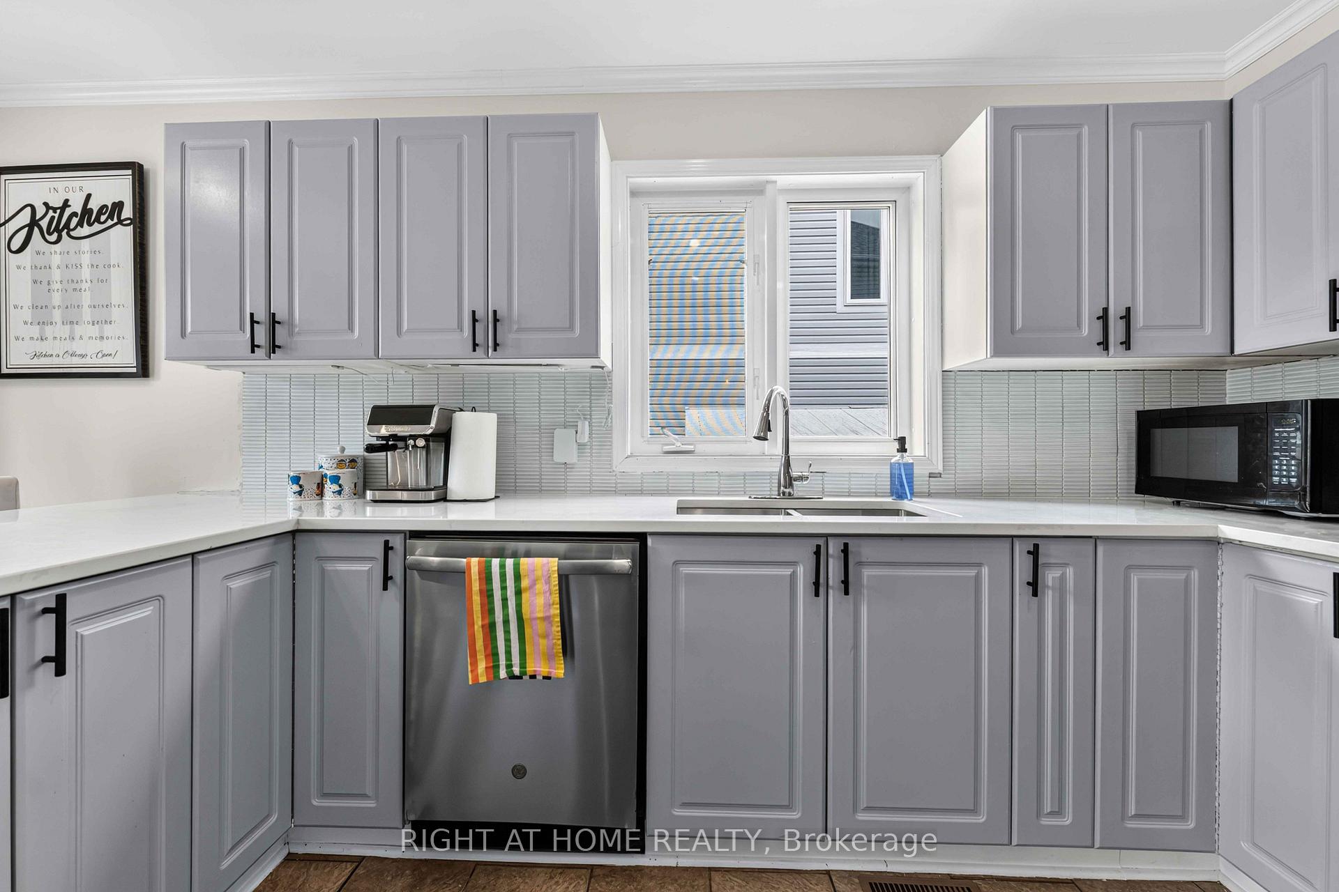Photo 14 of 1552 Stojko Street, Ottawa, Fallingbrook/Pineridge — HOMEH