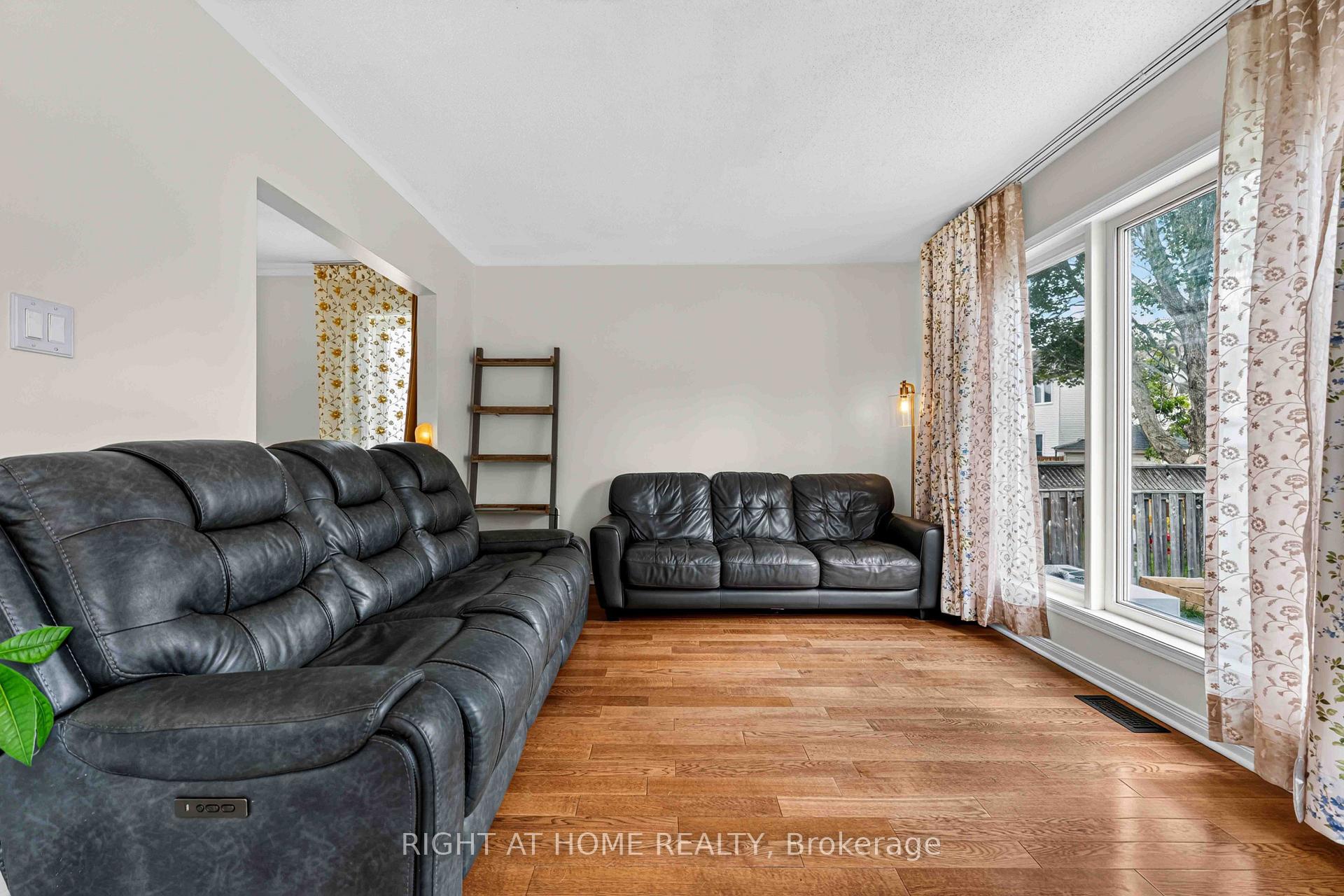 Photo 17 of 1552 Stojko Street, Ottawa, Fallingbrook/Pineridge — HOMEH