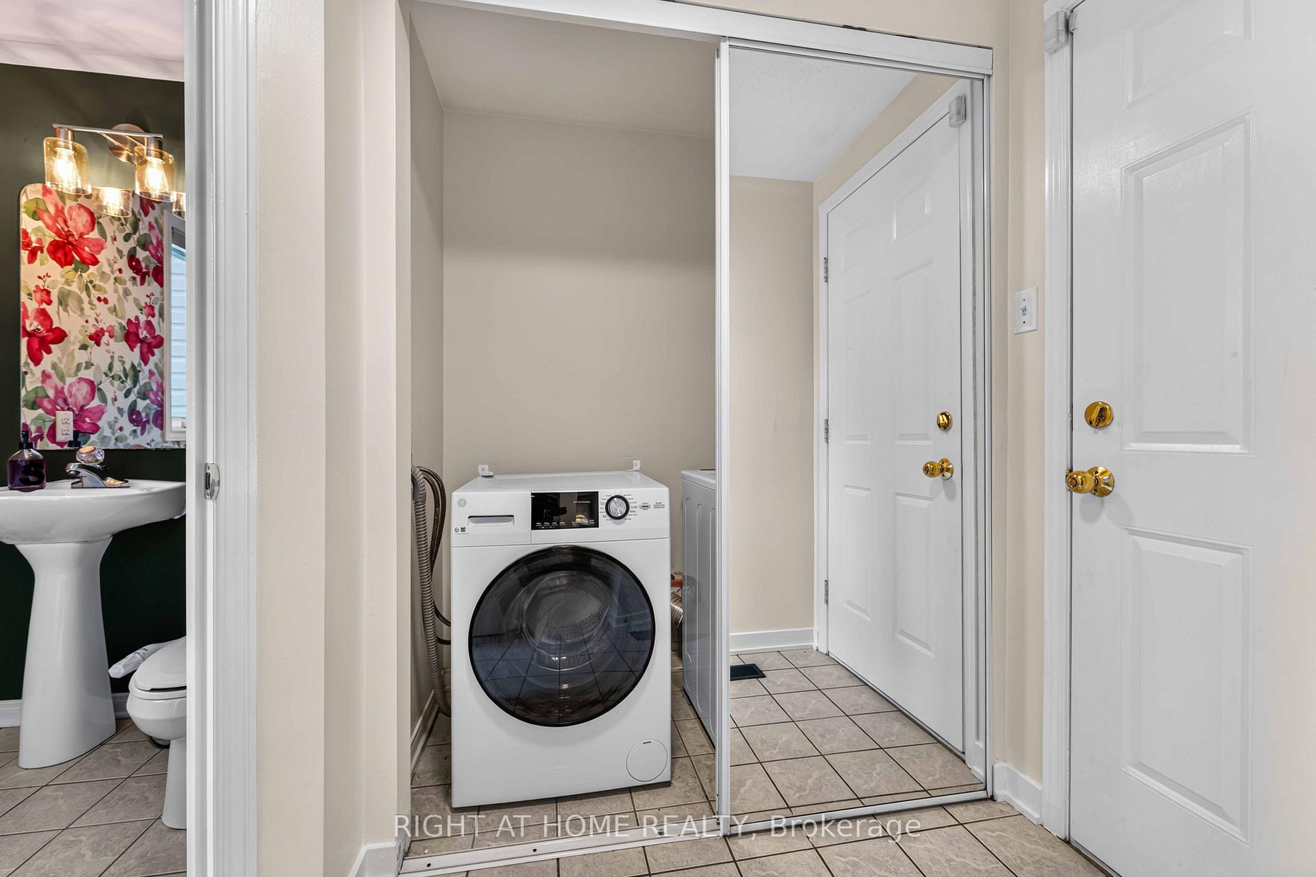 Photo 20 of 1552 Stojko Street, Ottawa, Fallingbrook/Pineridge — HOMEH
