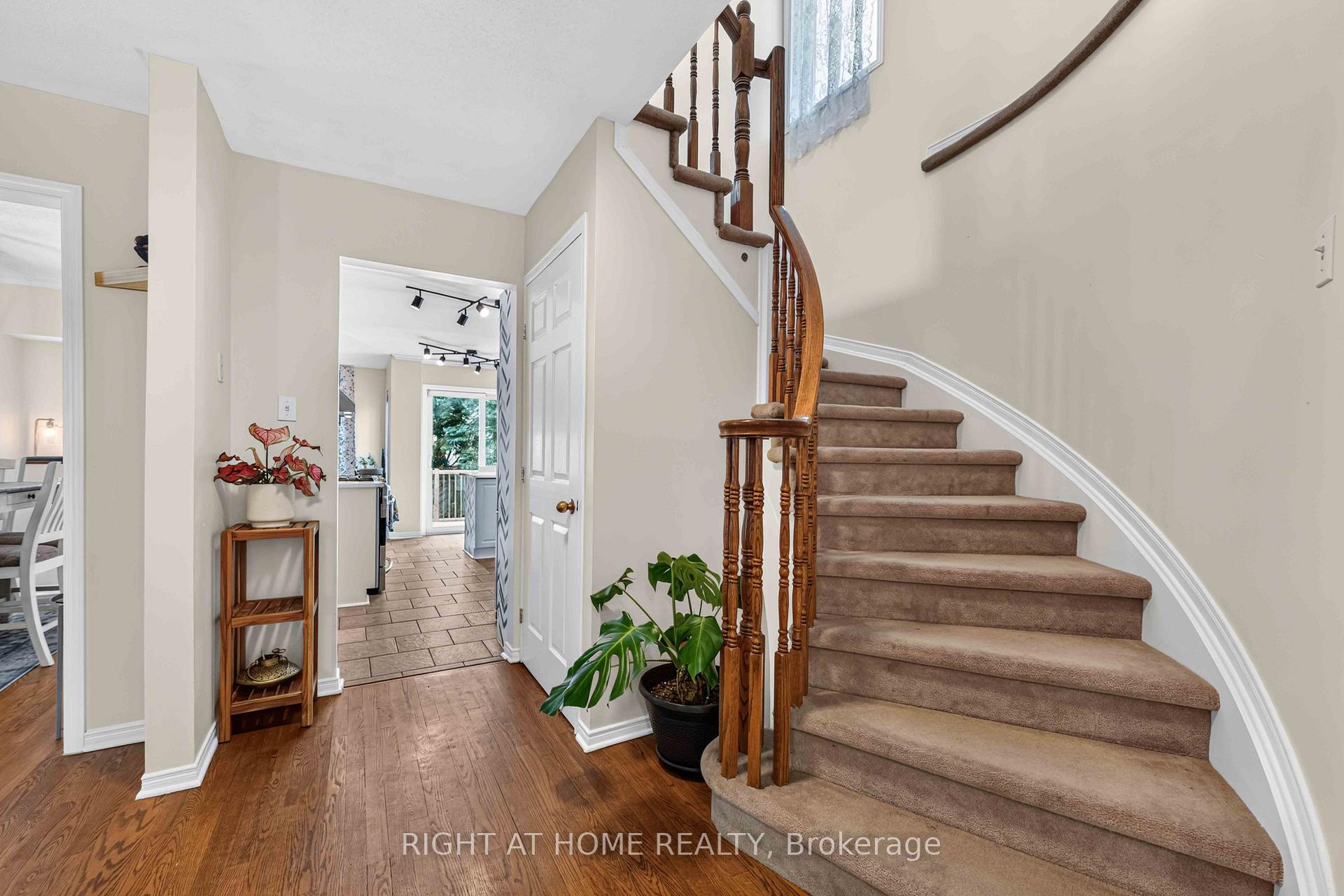 Photo 22 of 1552 Stojko Street, Ottawa, Fallingbrook/Pineridge — HOMEH