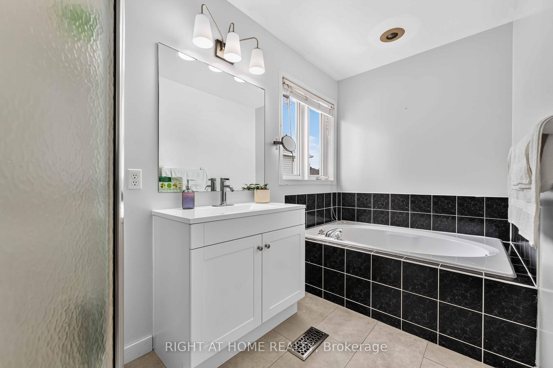 Photo 26 of 1552 Stojko Street, Ottawa, Fallingbrook/Pineridge — HOMEH