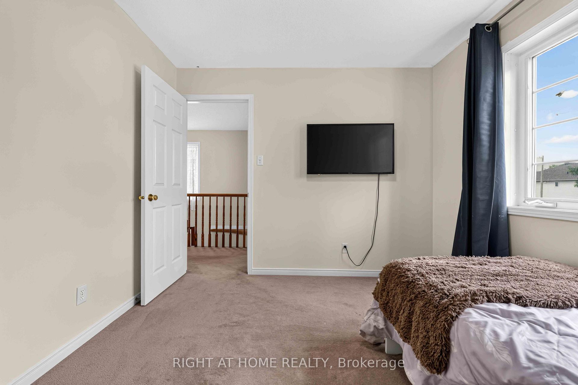 Photo 29 of 1552 Stojko Street, Ottawa, Fallingbrook/Pineridge — HOMEH