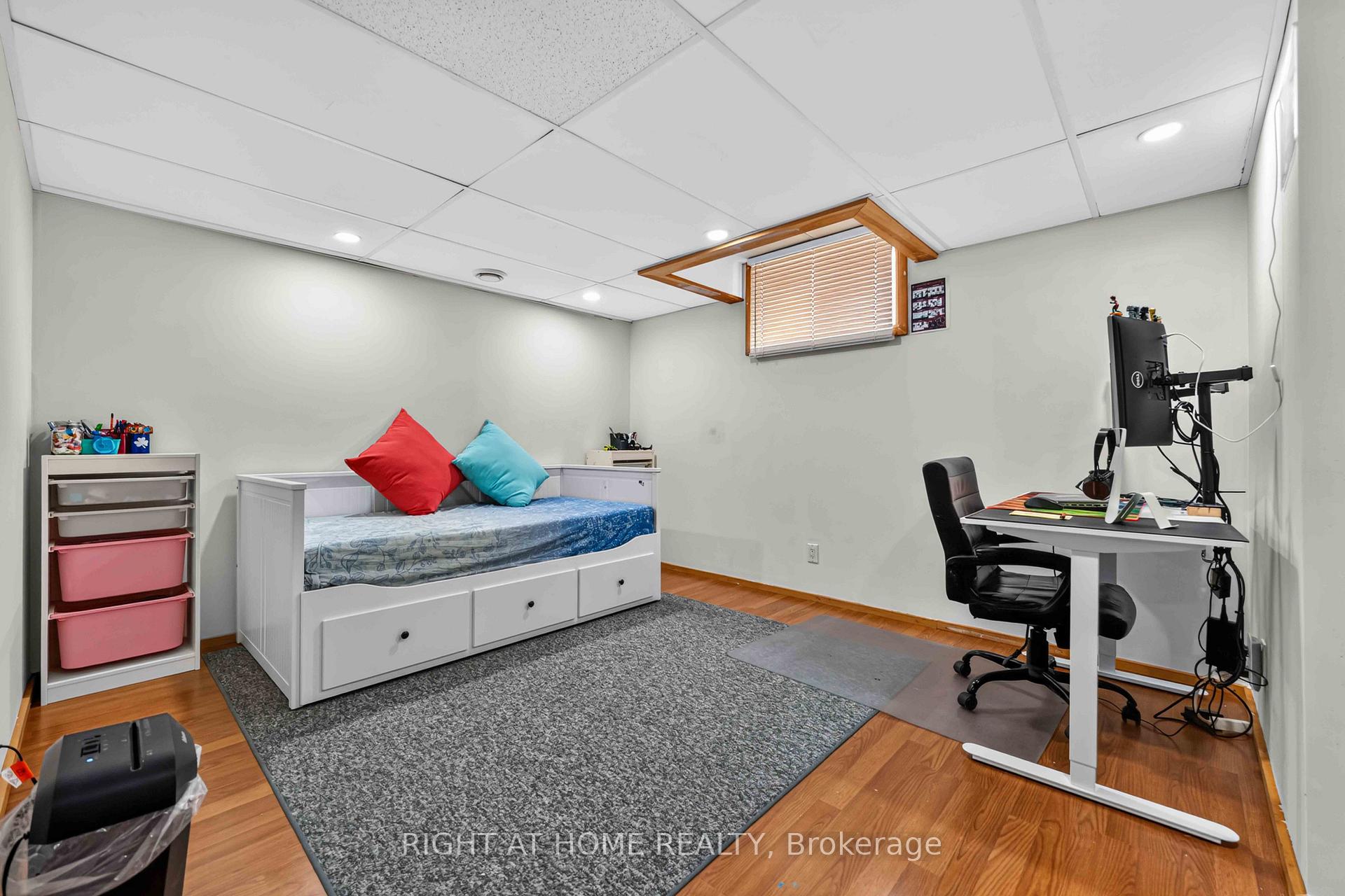 Photo 38 of 1552 Stojko Street, Ottawa, Fallingbrook/Pineridge — HOMEH
