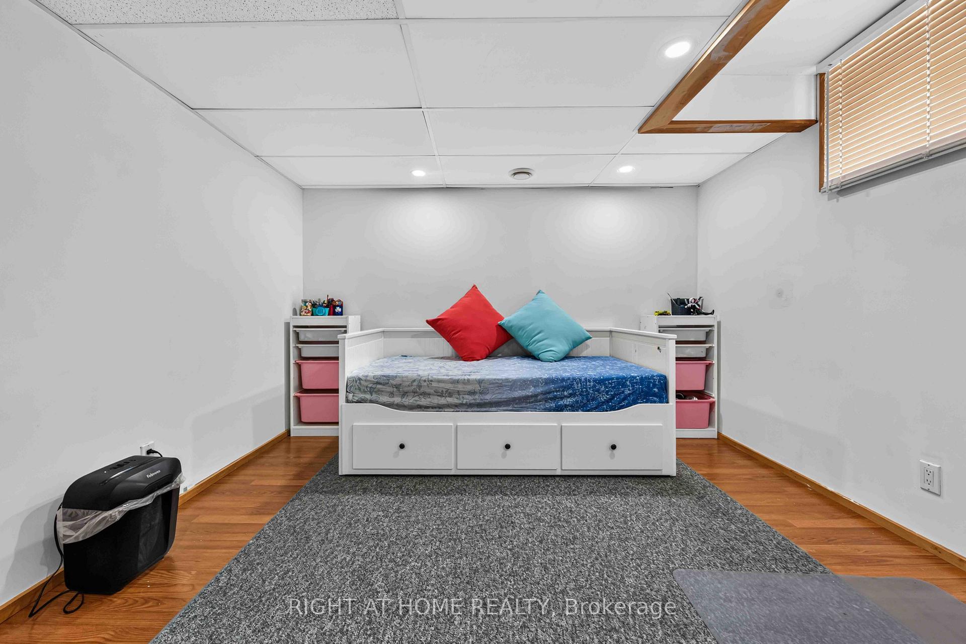 Photo 39 of 1552 Stojko Street, Ottawa, Fallingbrook/Pineridge — HOMEH