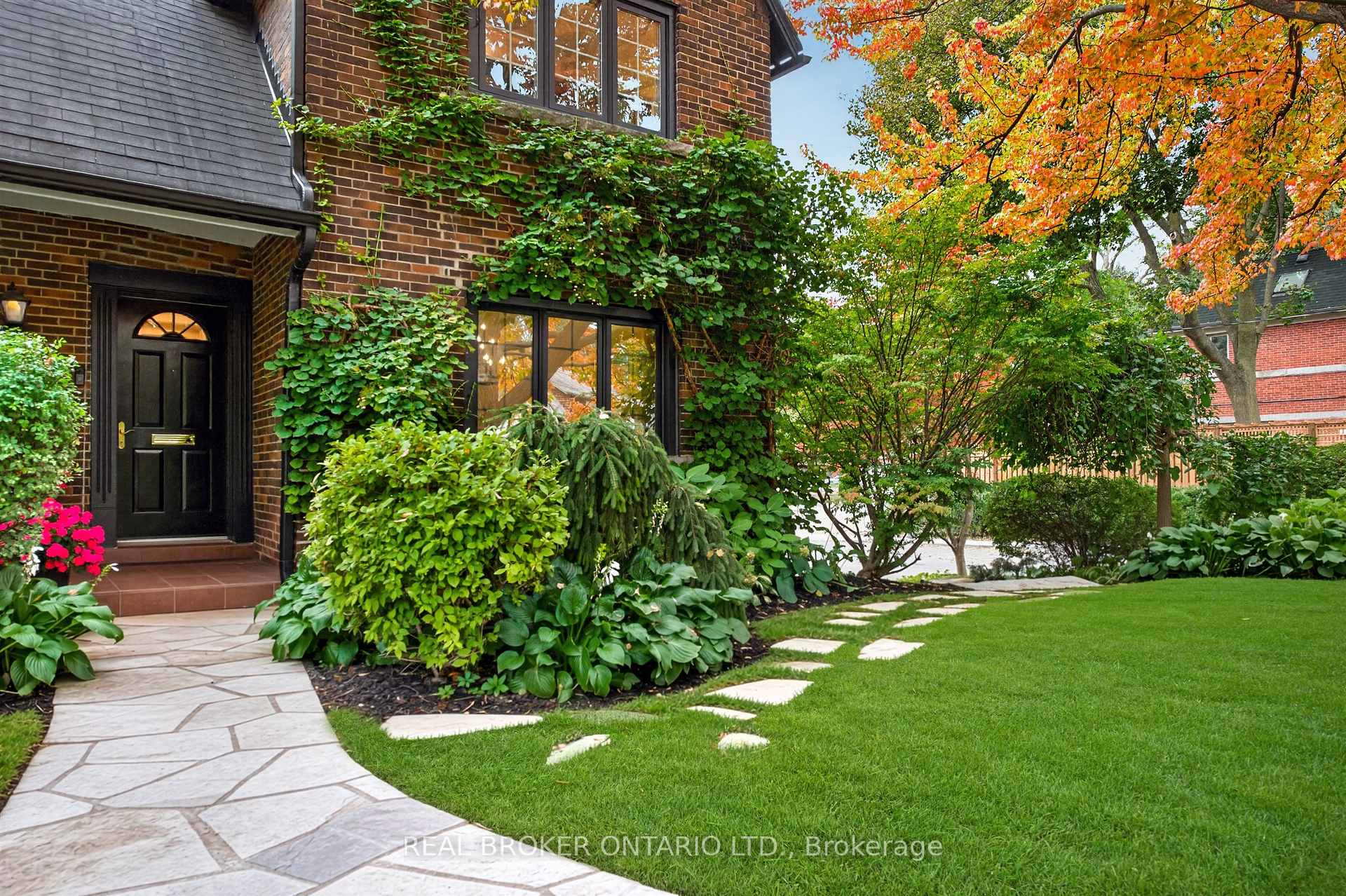 Photo 4 of 69 Chaplin Crescent, Toronto, Yonge-Eglinton — HOMEH