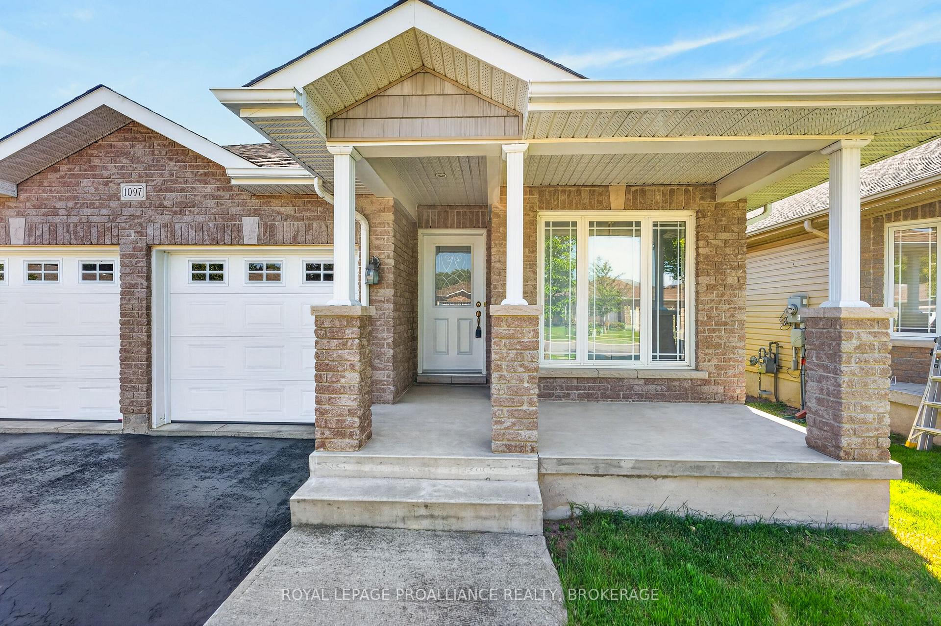 Photo 2 of 1097 Crossfield Avenue, Kingston, City Northwest — HOMEH