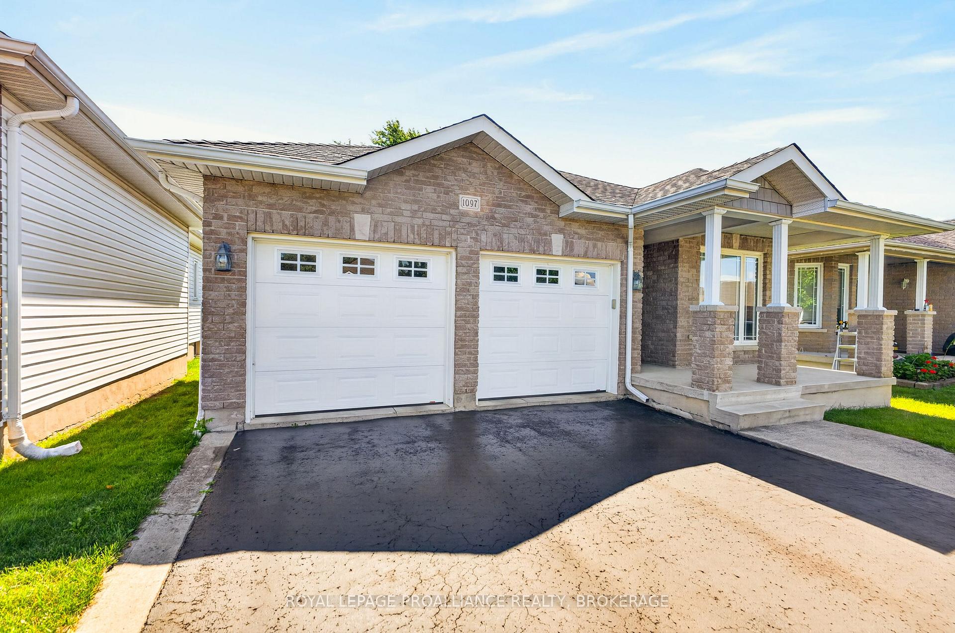 Photo 3 of 1097 Crossfield Avenue, Kingston, City Northwest — HOMEH