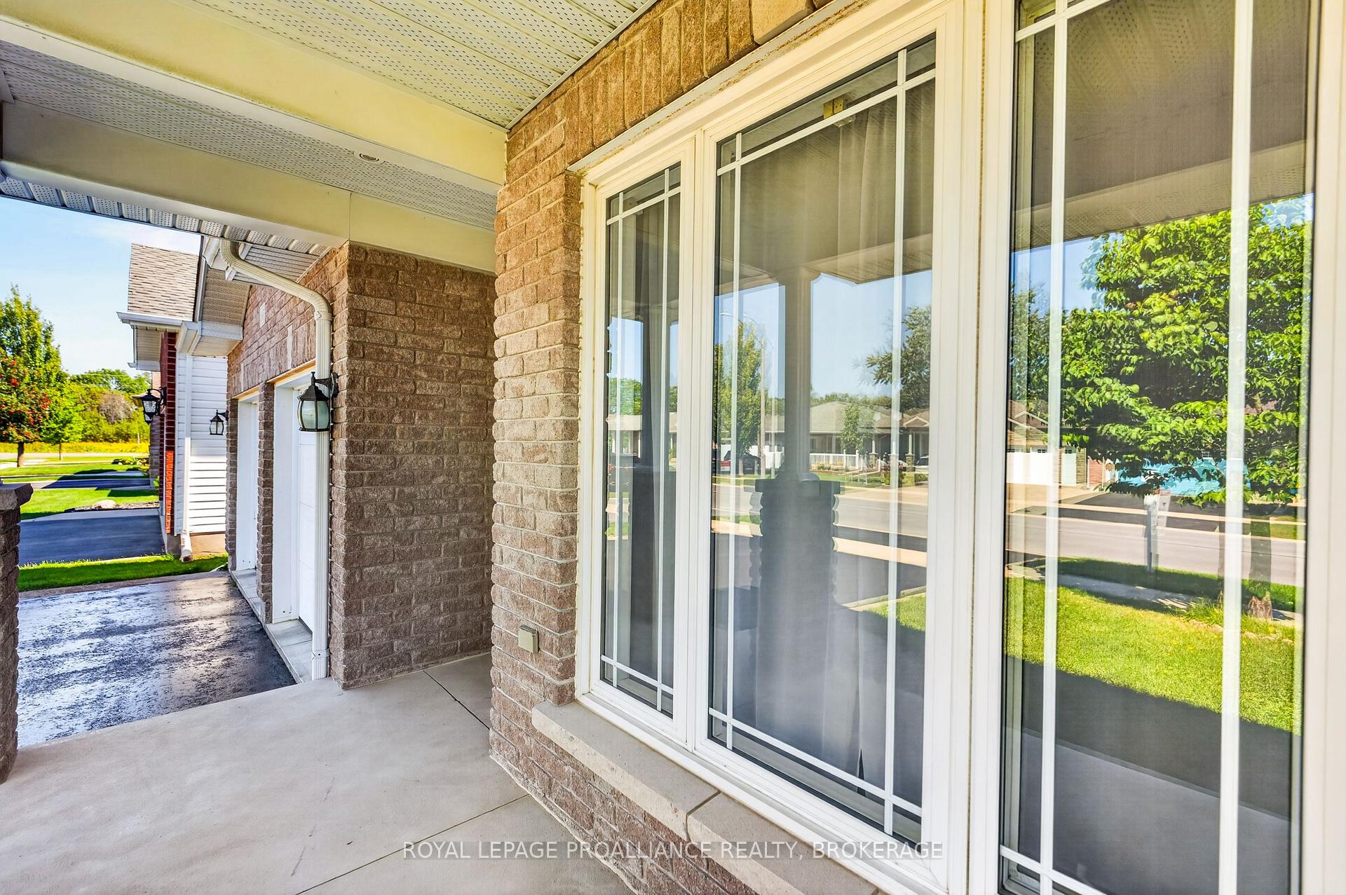 Photo 4 of 1097 Crossfield Avenue, Kingston, City Northwest — HOMEH