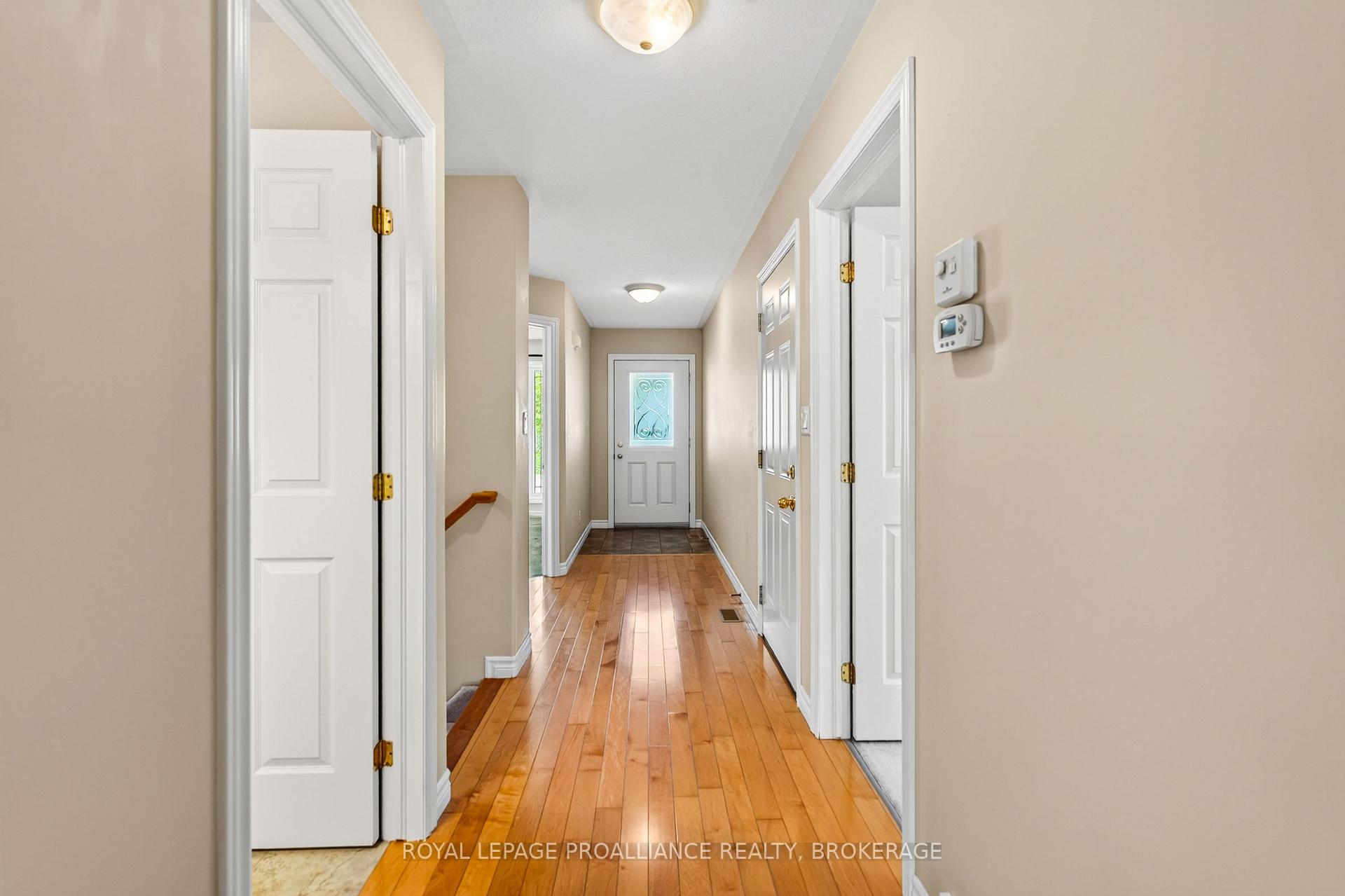 Photo 7 of 1097 Crossfield Avenue, Kingston, City Northwest — HOMEH
