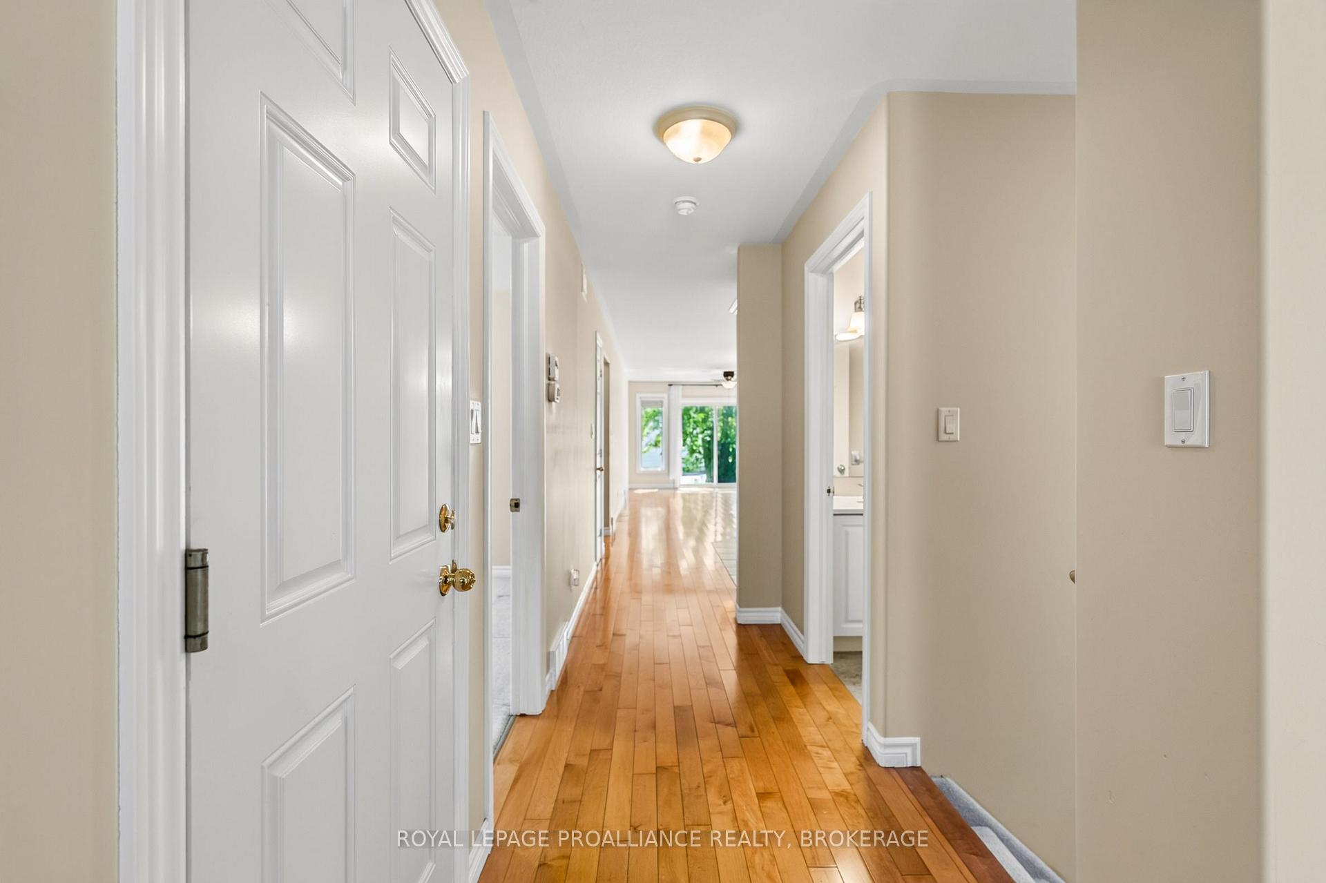 Photo 10 of 1097 Crossfield Avenue, Kingston, City Northwest — HOMEH