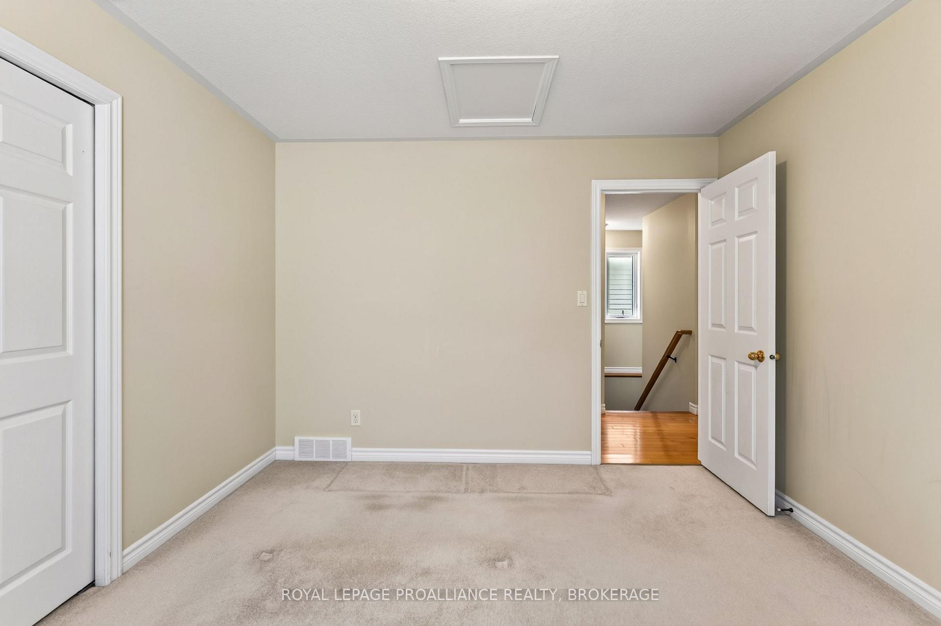 Photo 12 of 1097 Crossfield Avenue, Kingston, City Northwest — HOMEH