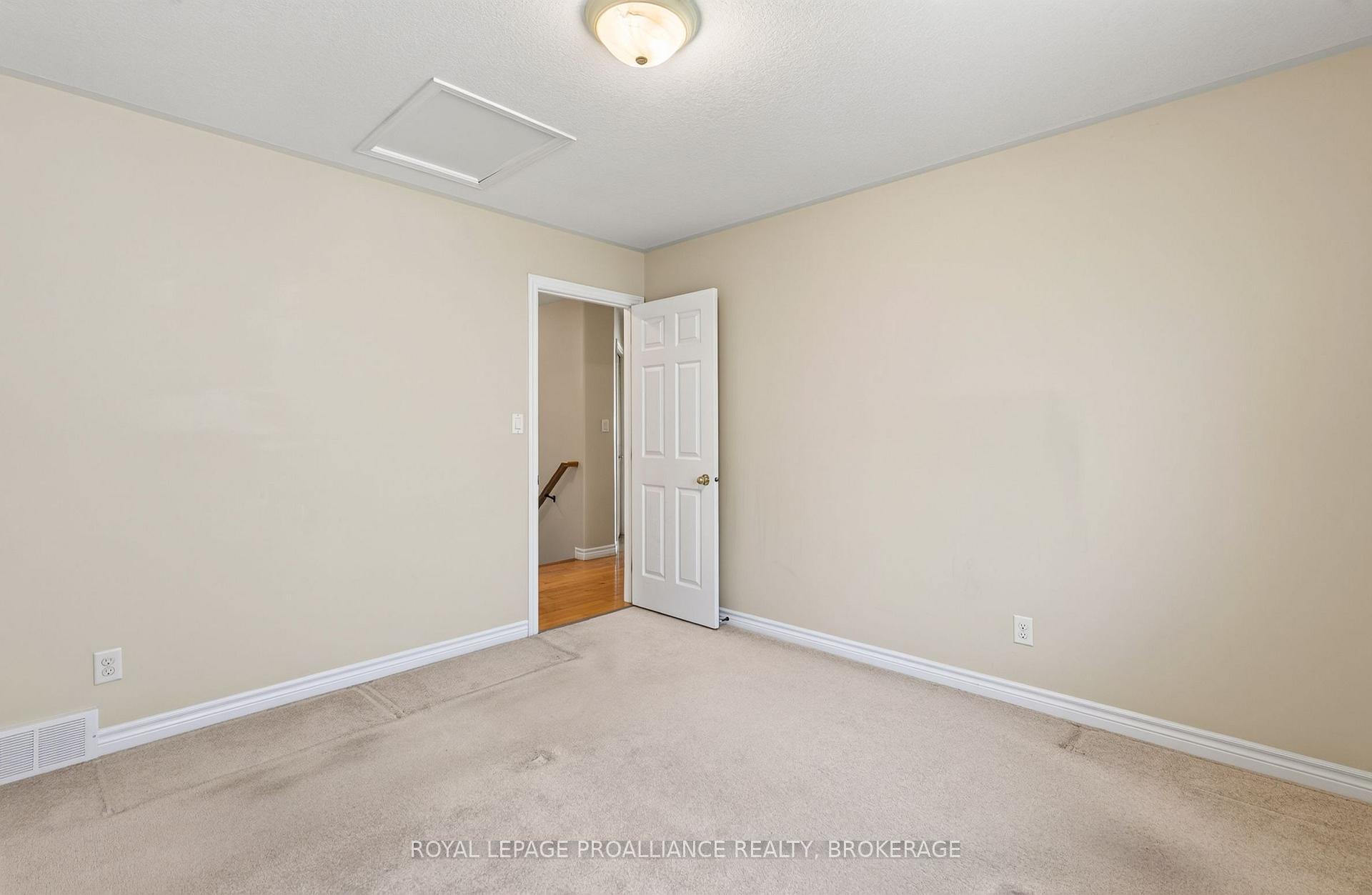 Photo 13 of 1097 Crossfield Avenue, Kingston, City Northwest — HOMEH