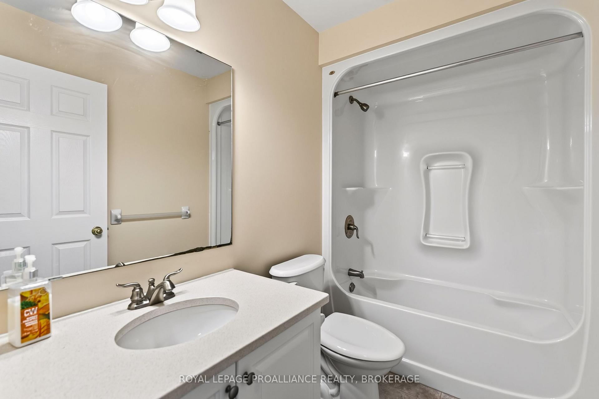 Photo 14 of 1097 Crossfield Avenue, Kingston, City Northwest — HOMEH