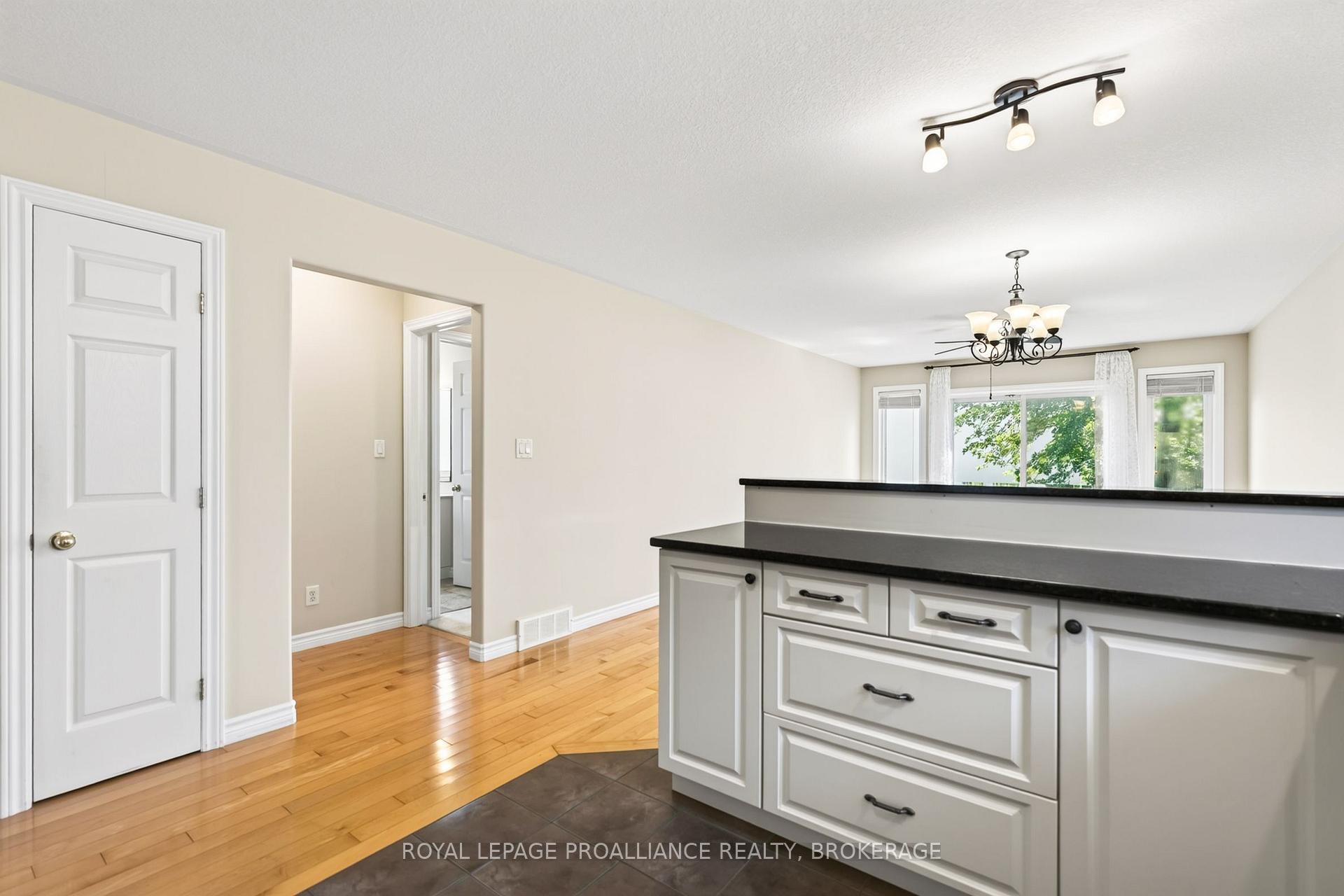 Photo 19 of 1097 Crossfield Avenue, Kingston, City Northwest — HOMEH