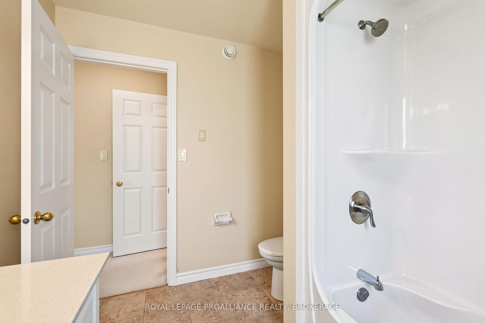 Photo 32 of 1097 Crossfield Avenue, Kingston, City Northwest — HOMEH