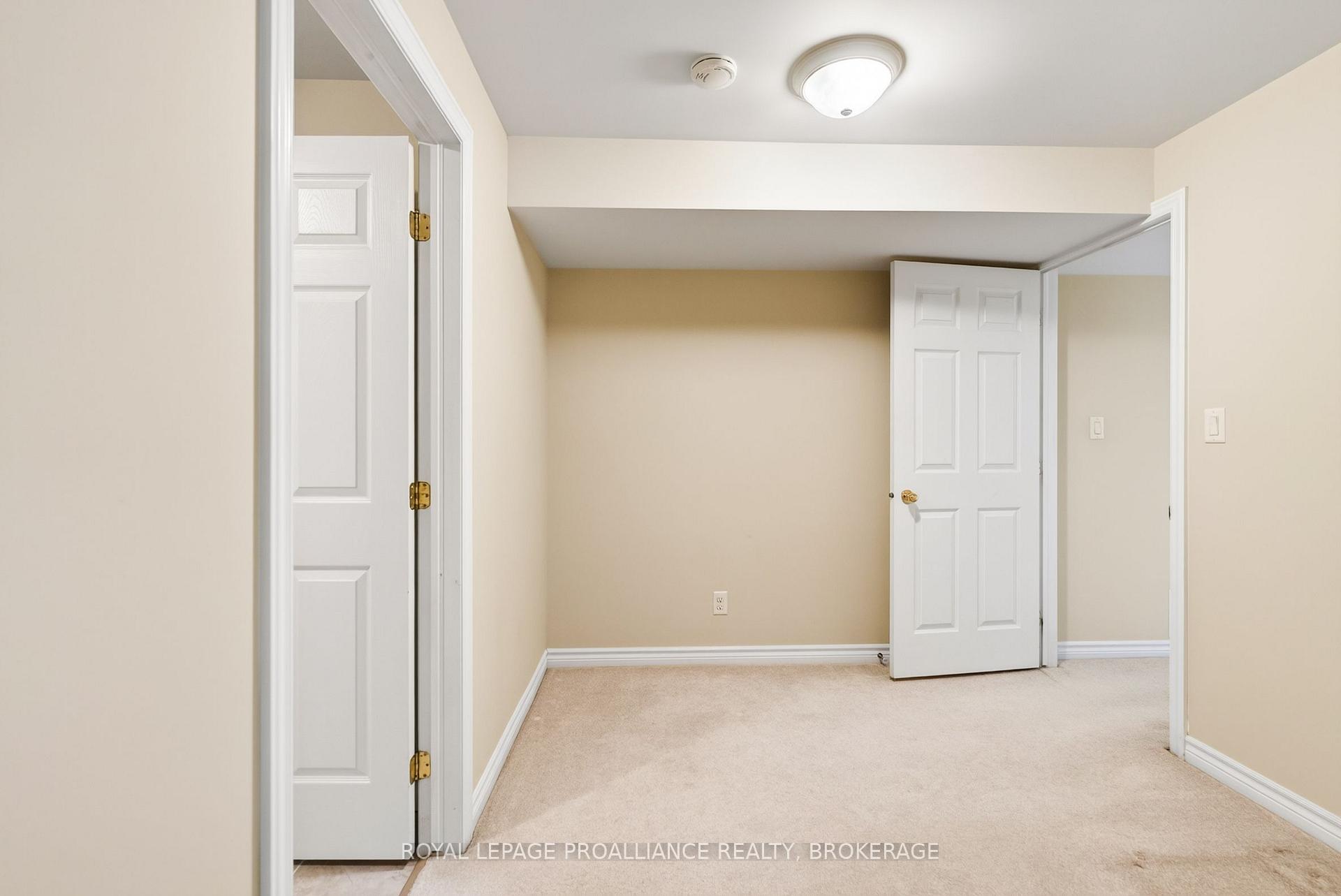 Photo 33 of 1097 Crossfield Avenue, Kingston, City Northwest — HOMEH
