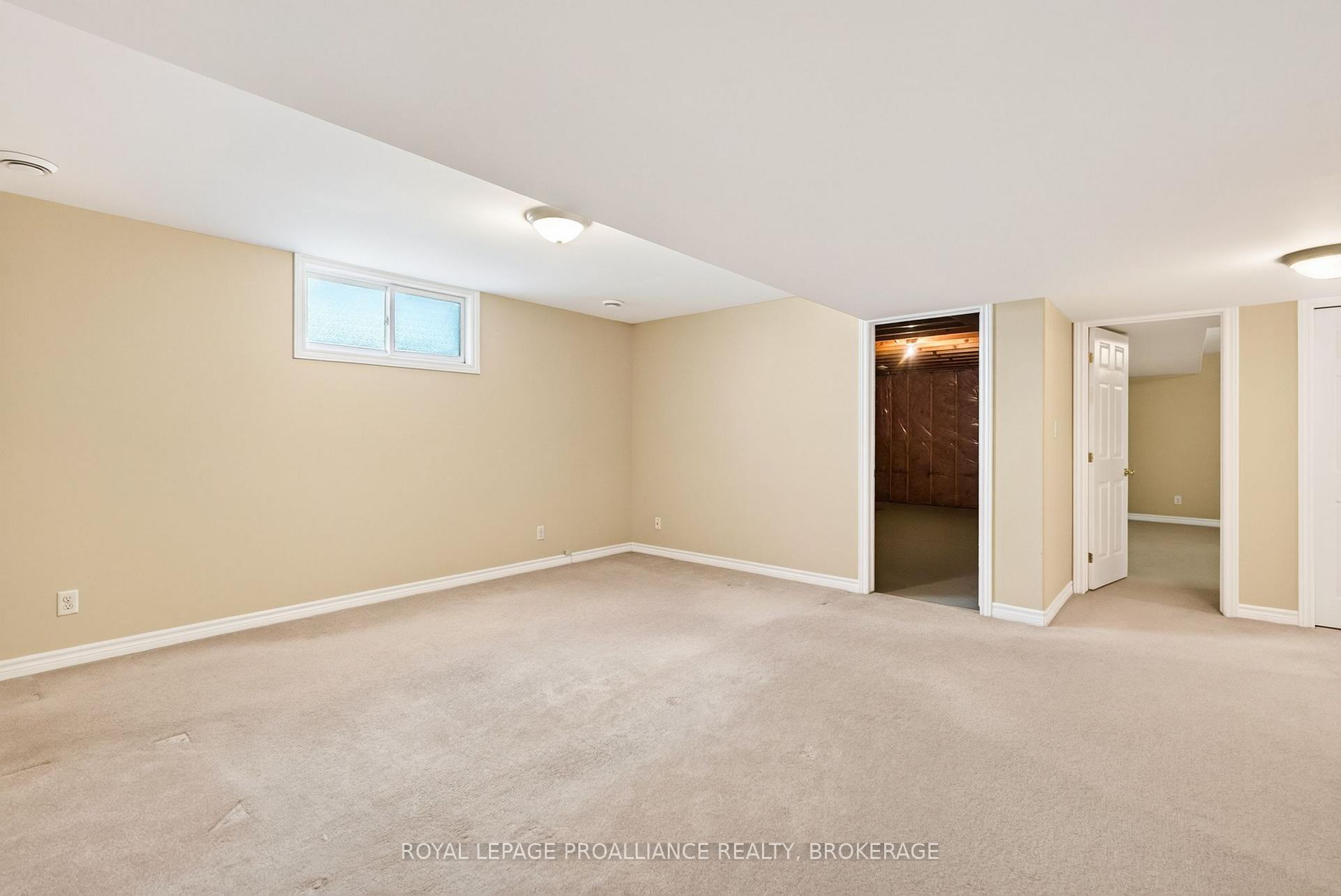 Photo 35 of 1097 Crossfield Avenue, Kingston, City Northwest — HOMEH