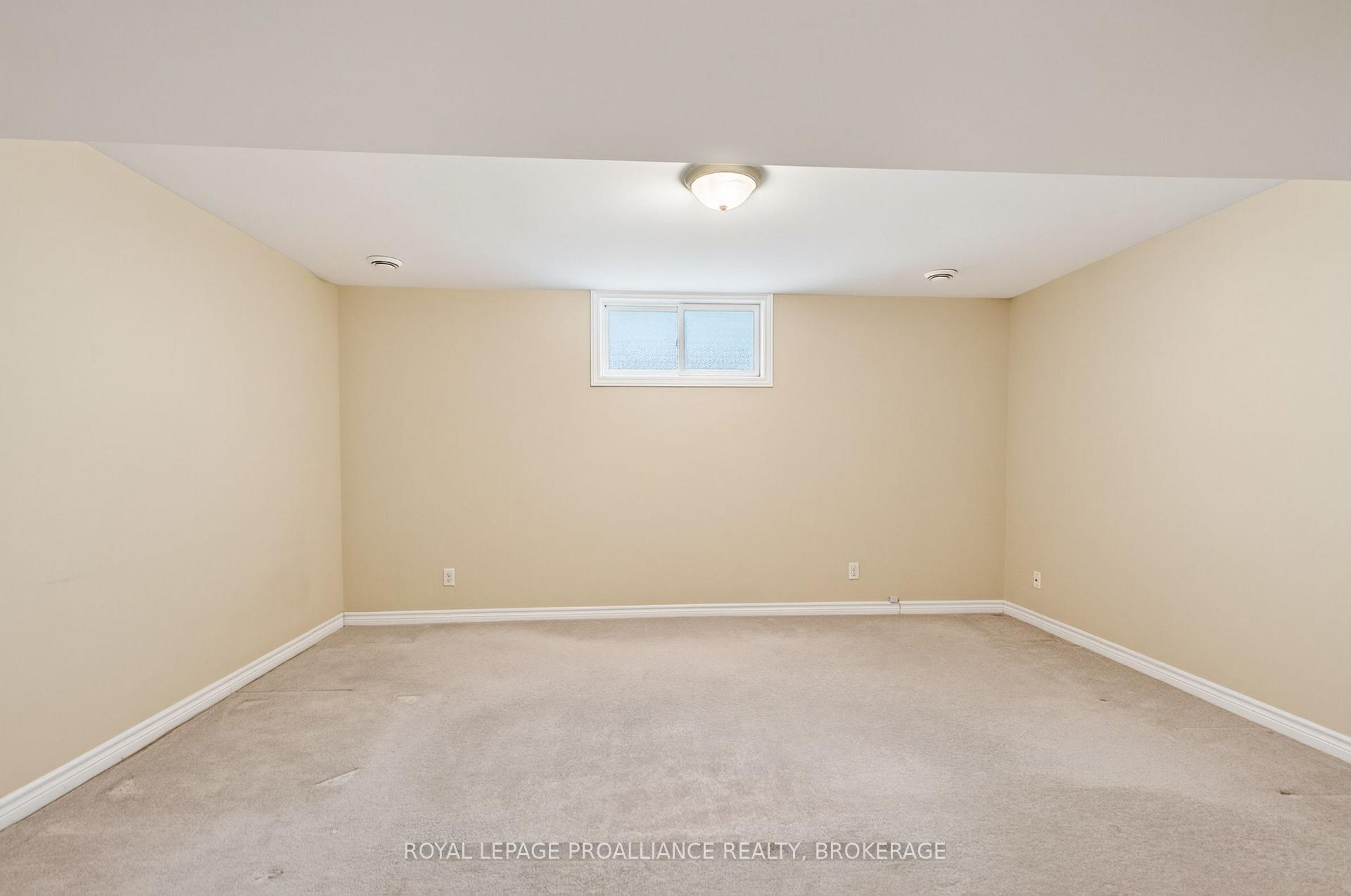 Photo 36 of 1097 Crossfield Avenue, Kingston, City Northwest — HOMEH