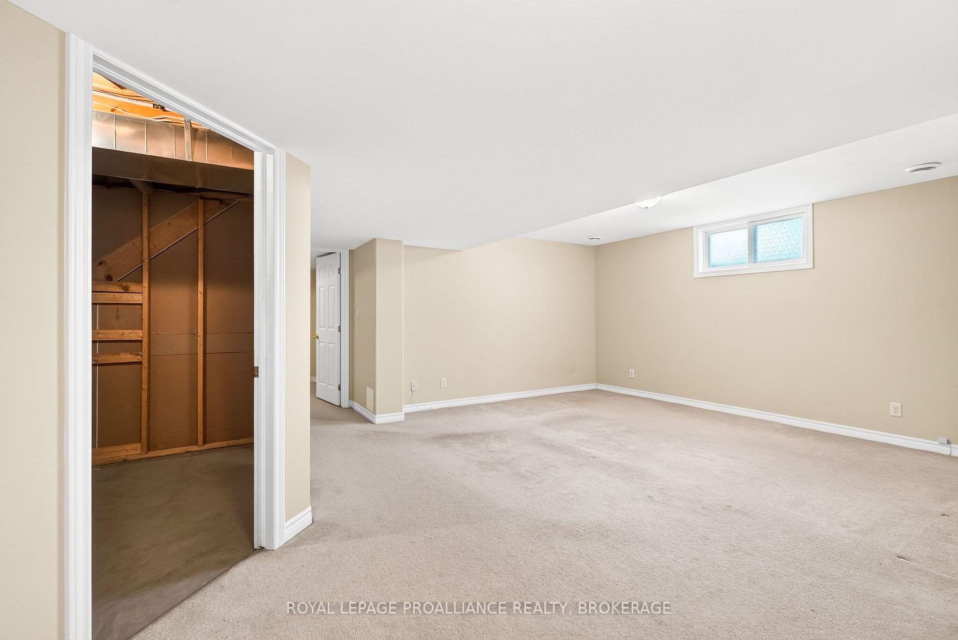Photo 40 of 1097 Crossfield Avenue, Kingston, City Northwest — HOMEH