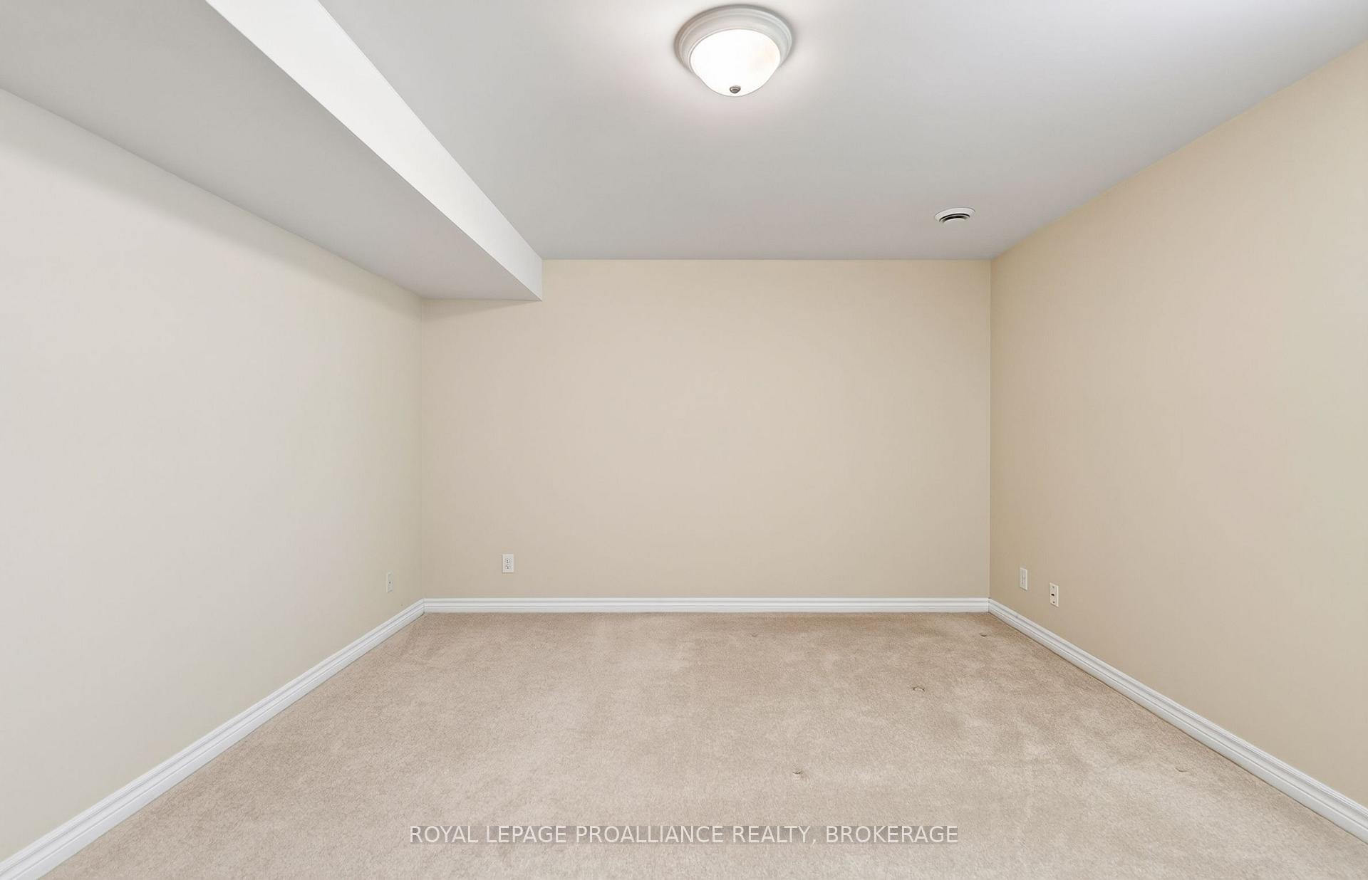 Photo 41 of 1097 Crossfield Avenue, Kingston, City Northwest — HOMEH