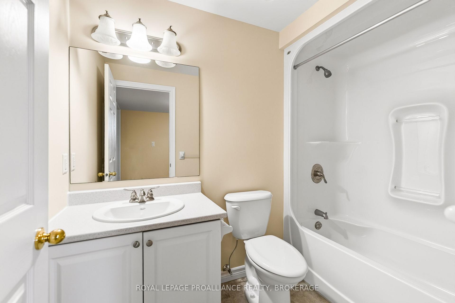 Photo 42 of 1097 Crossfield Avenue, Kingston, City Northwest — HOMEH