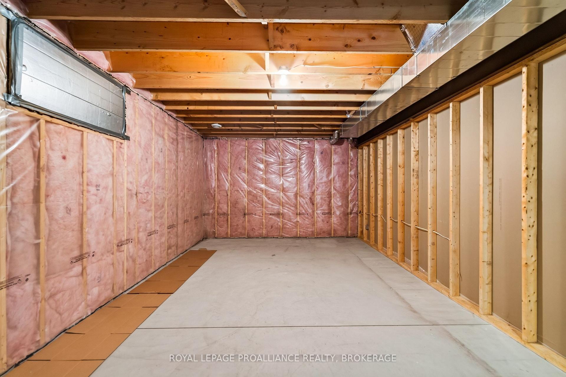 Photo 43 of 1097 Crossfield Avenue, Kingston, City Northwest — HOMEH