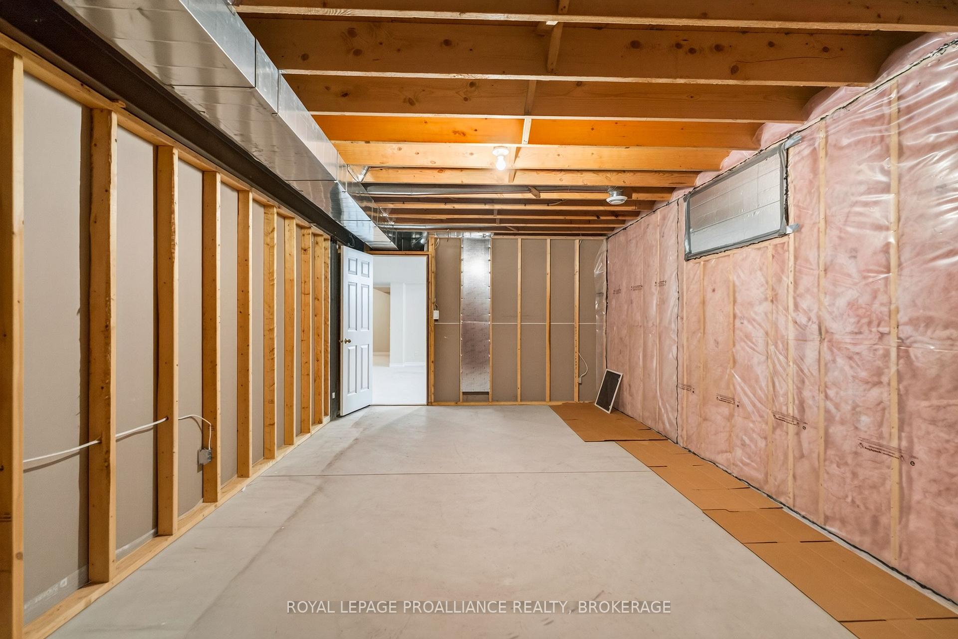 Photo 44 of 1097 Crossfield Avenue, Kingston, City Northwest — HOMEH