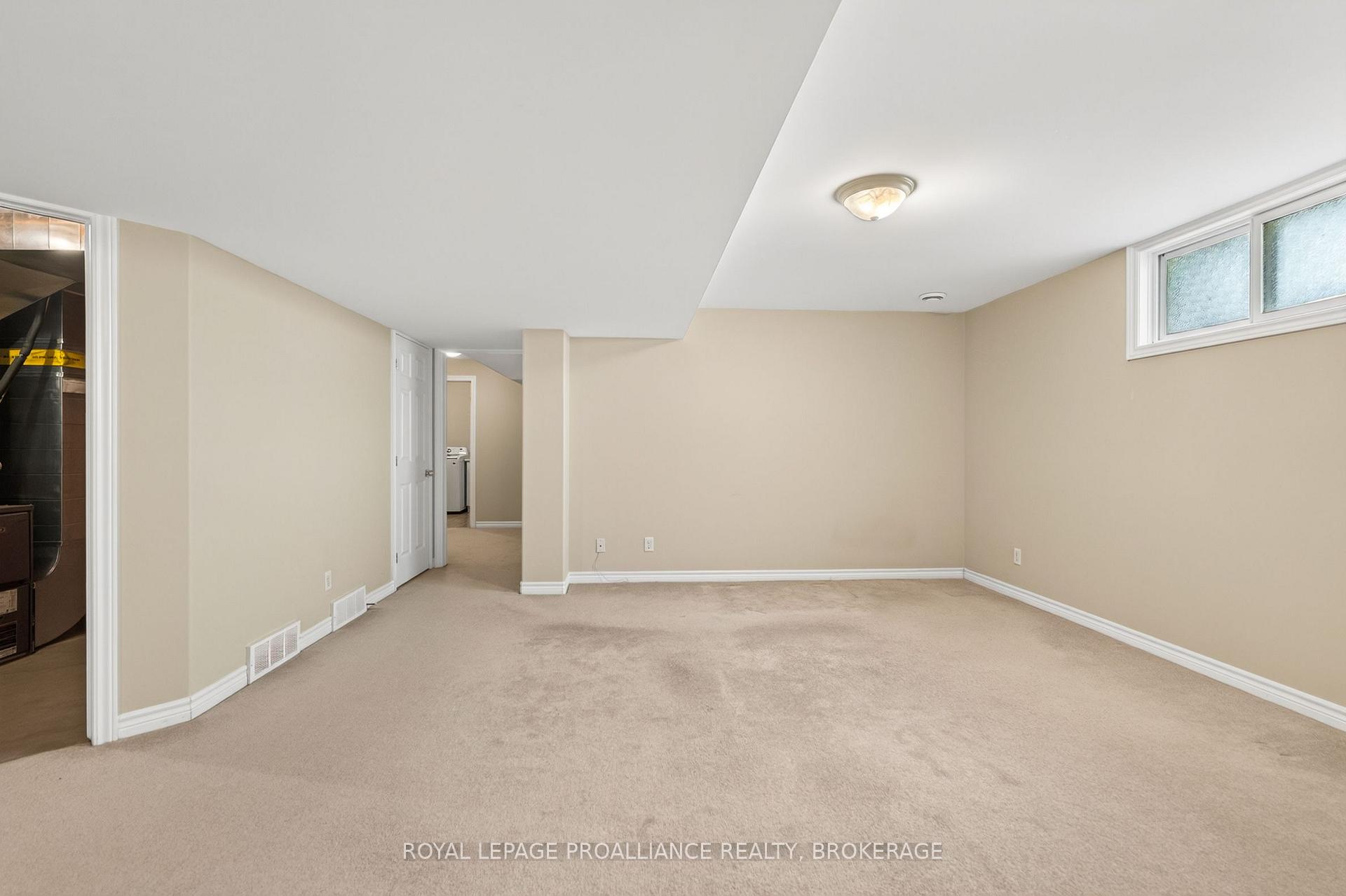 Photo 45 of 1097 Crossfield Avenue, Kingston, City Northwest — HOMEH