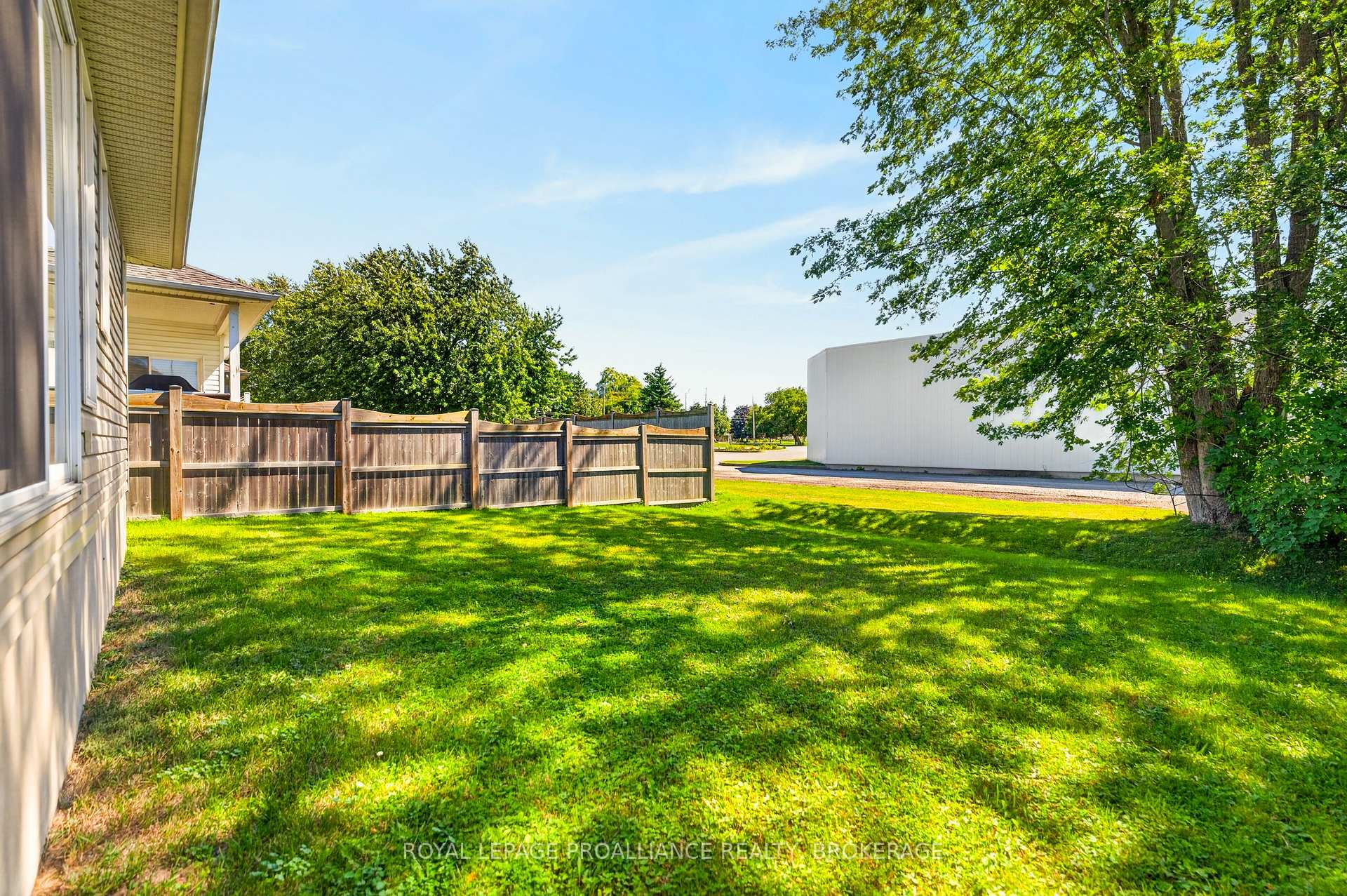 Photo 46 of 1097 Crossfield Avenue, Kingston, City Northwest — HOMEH
