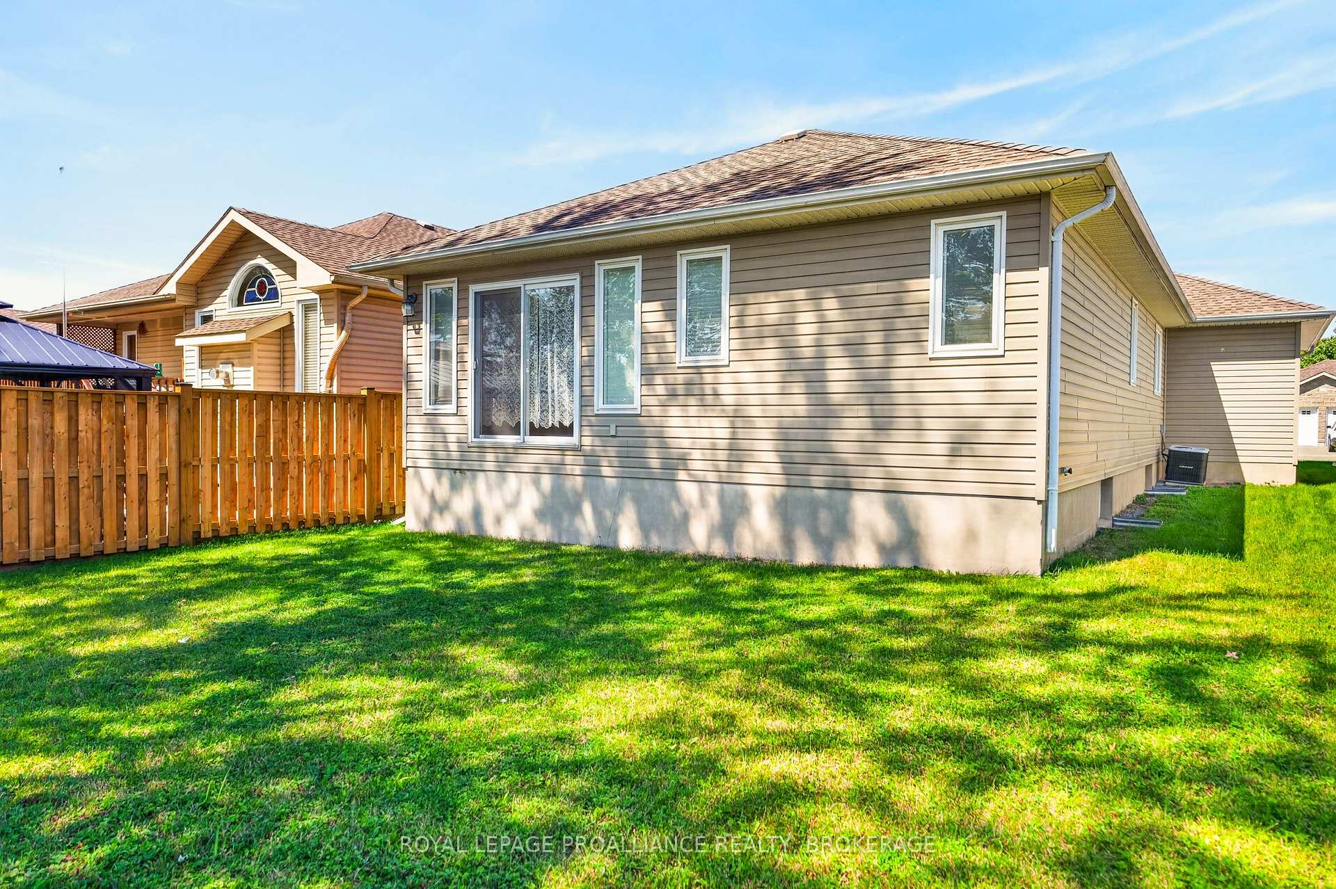 Photo 48 of 1097 Crossfield Avenue, Kingston, City Northwest — HOMEH