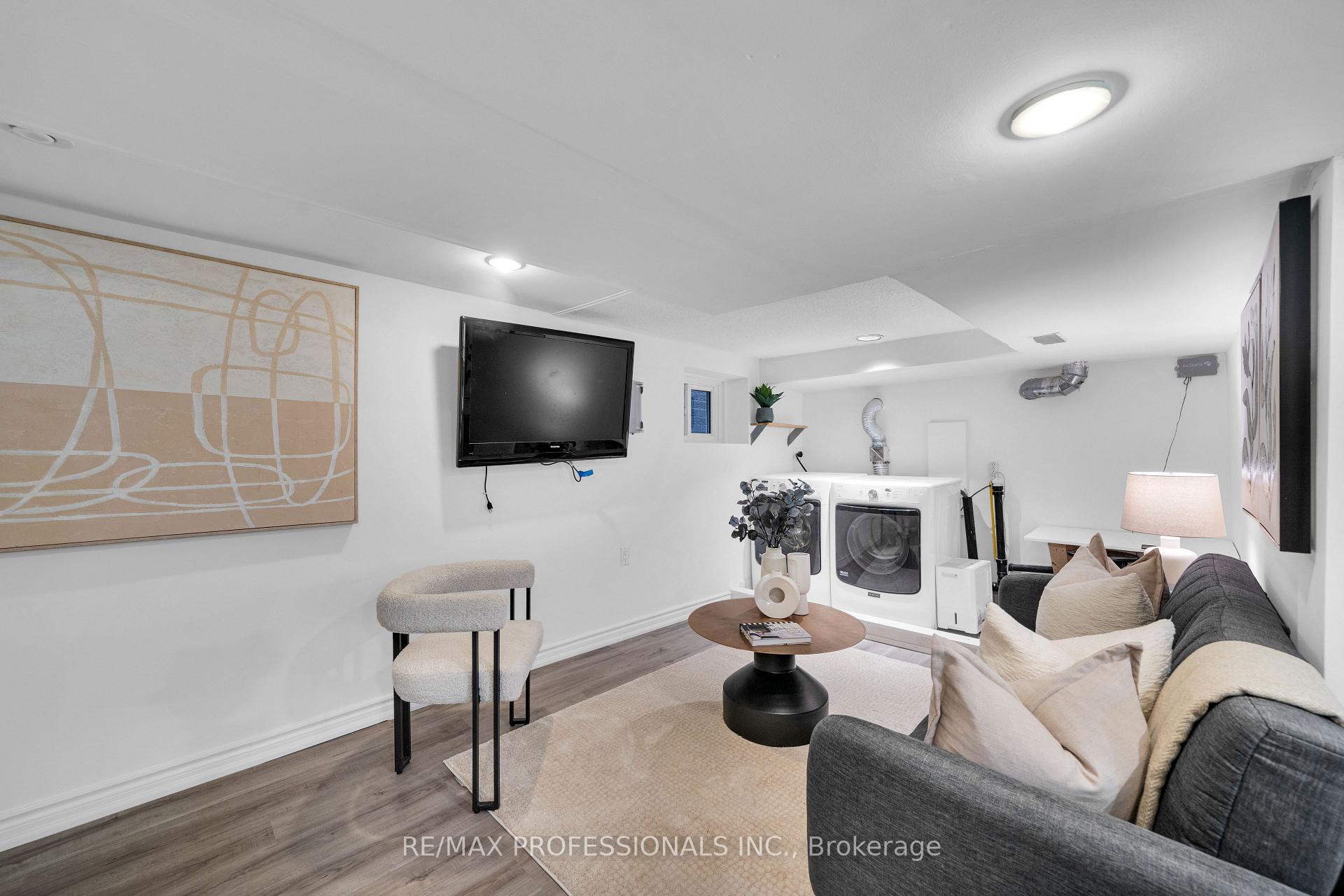 Photo 2 of Unit LOWER, 176 Sixth Street, Etobicoke, New Toronto — HOMEH