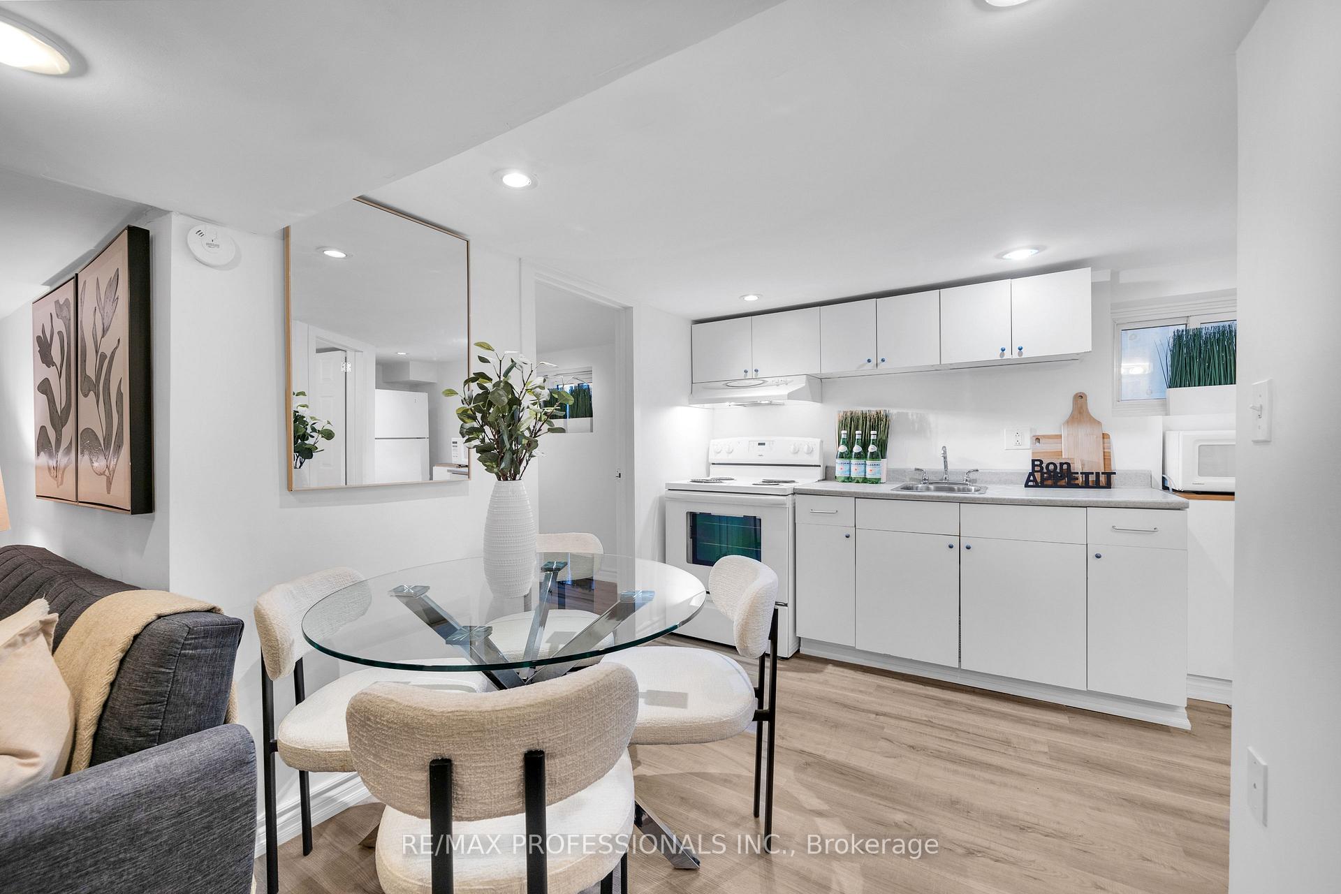 Photo 3 of Unit LOWER, 176 Sixth Street, Etobicoke, New Toronto — HOMEH