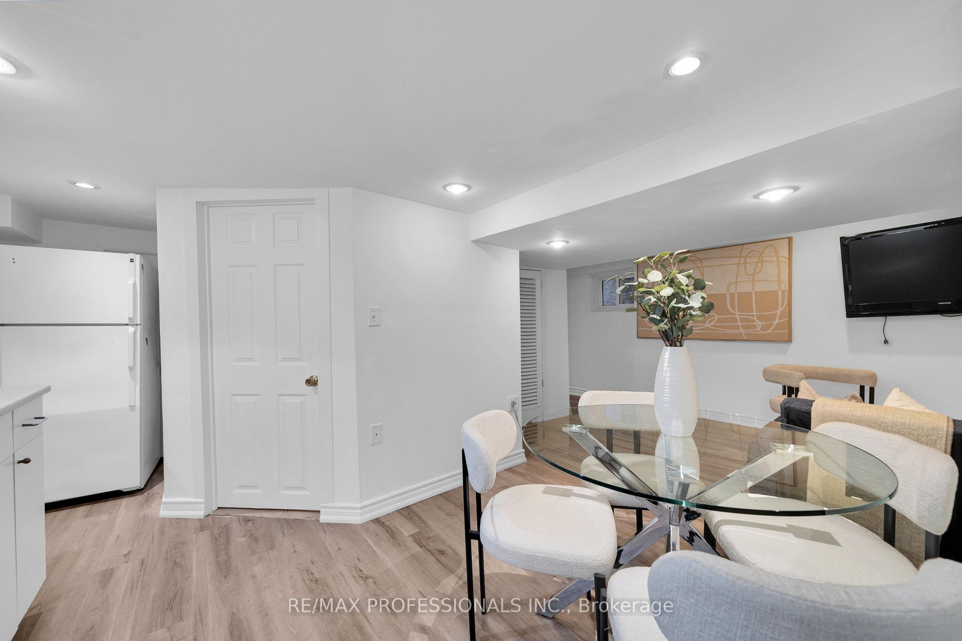 Photo 4 of Unit LOWER, 176 Sixth Street, Etobicoke, New Toronto — HOMEH