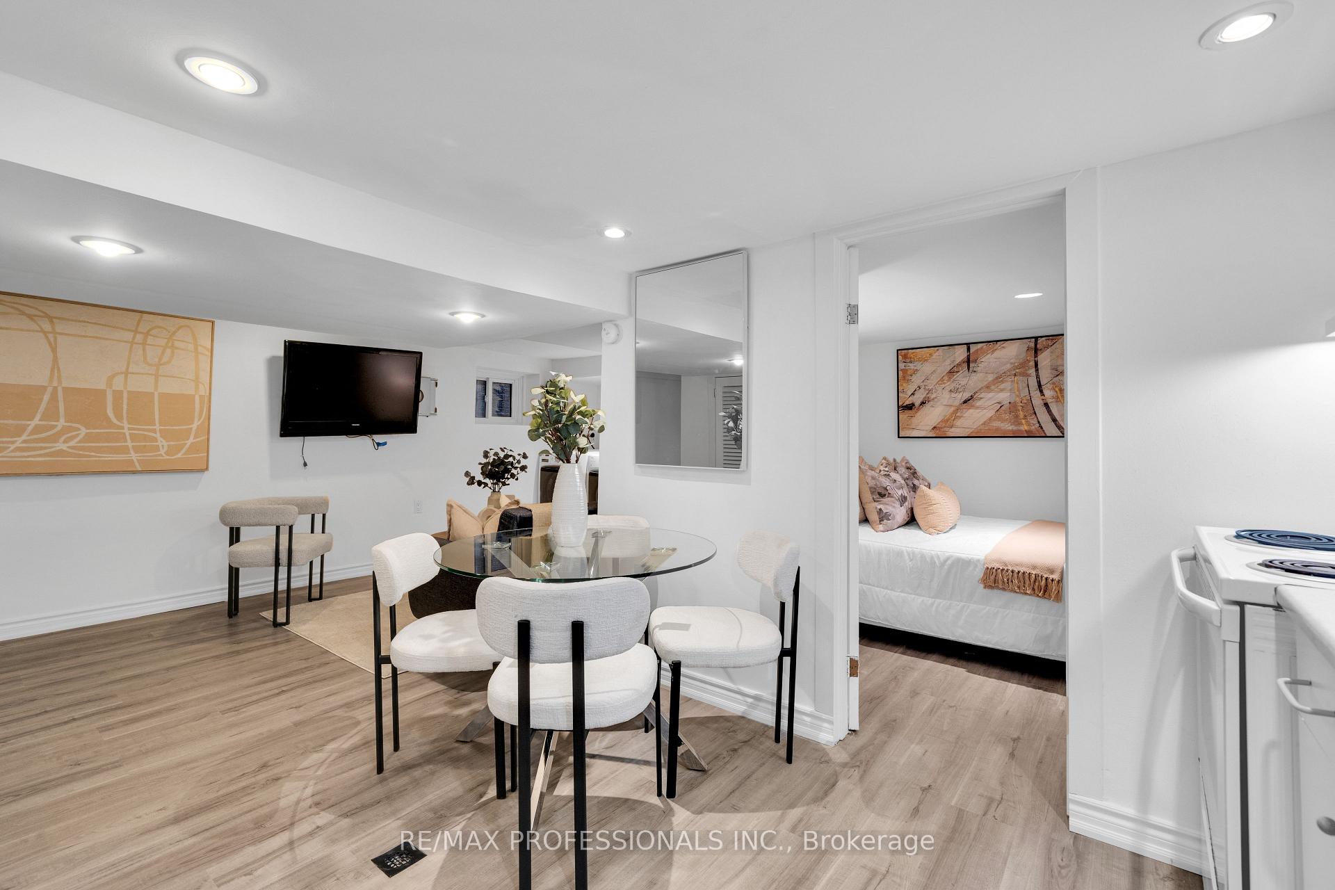 Photo 5 of Unit LOWER, 176 Sixth Street, Etobicoke, New Toronto — HOMEH