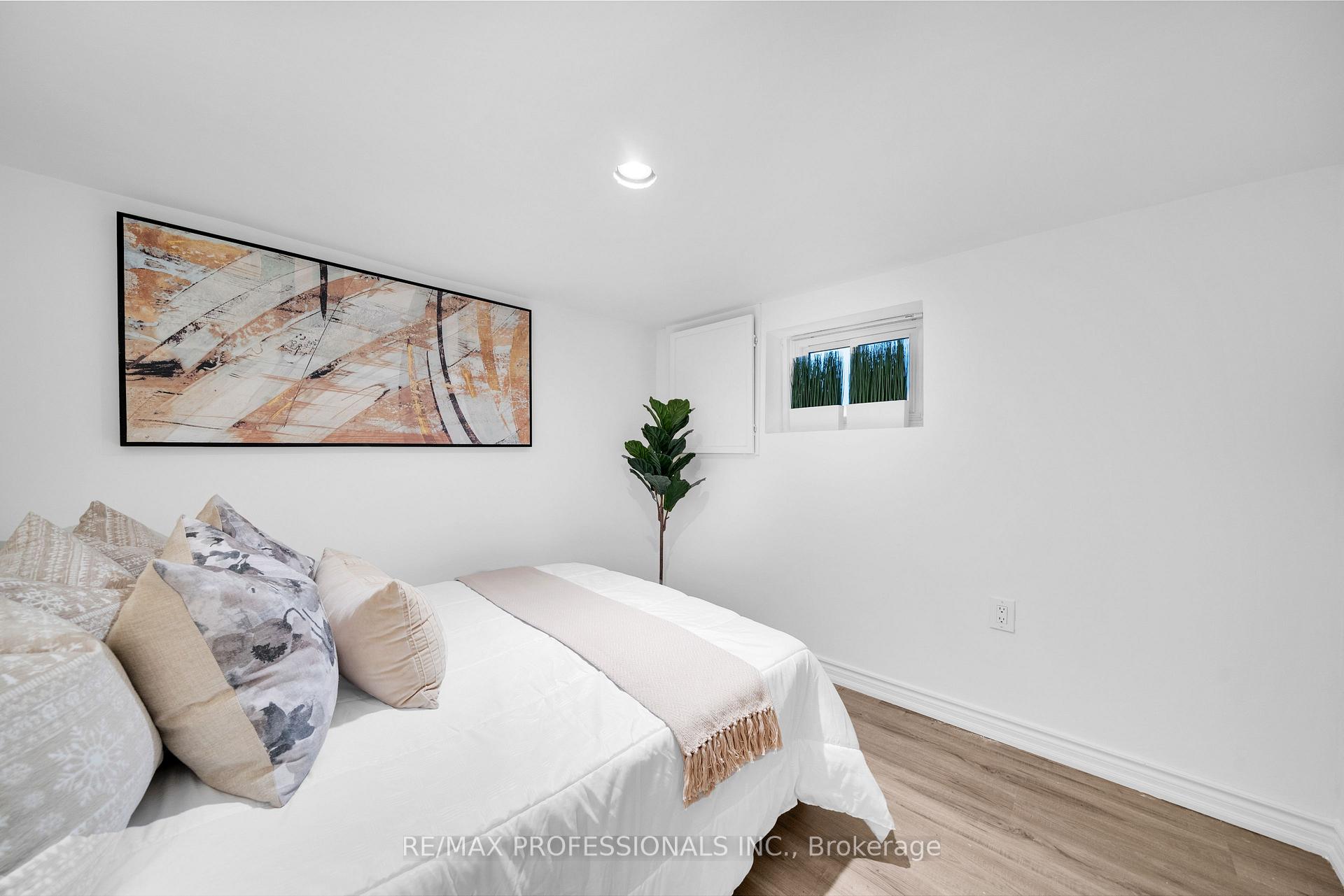 Photo 7 of Unit LOWER, 176 Sixth Street, Etobicoke, New Toronto — HOMEH