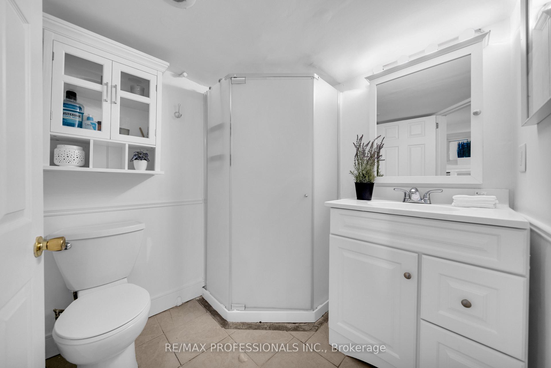 Photo 8 of Unit LOWER, 176 Sixth Street, Etobicoke, New Toronto — HOMEH