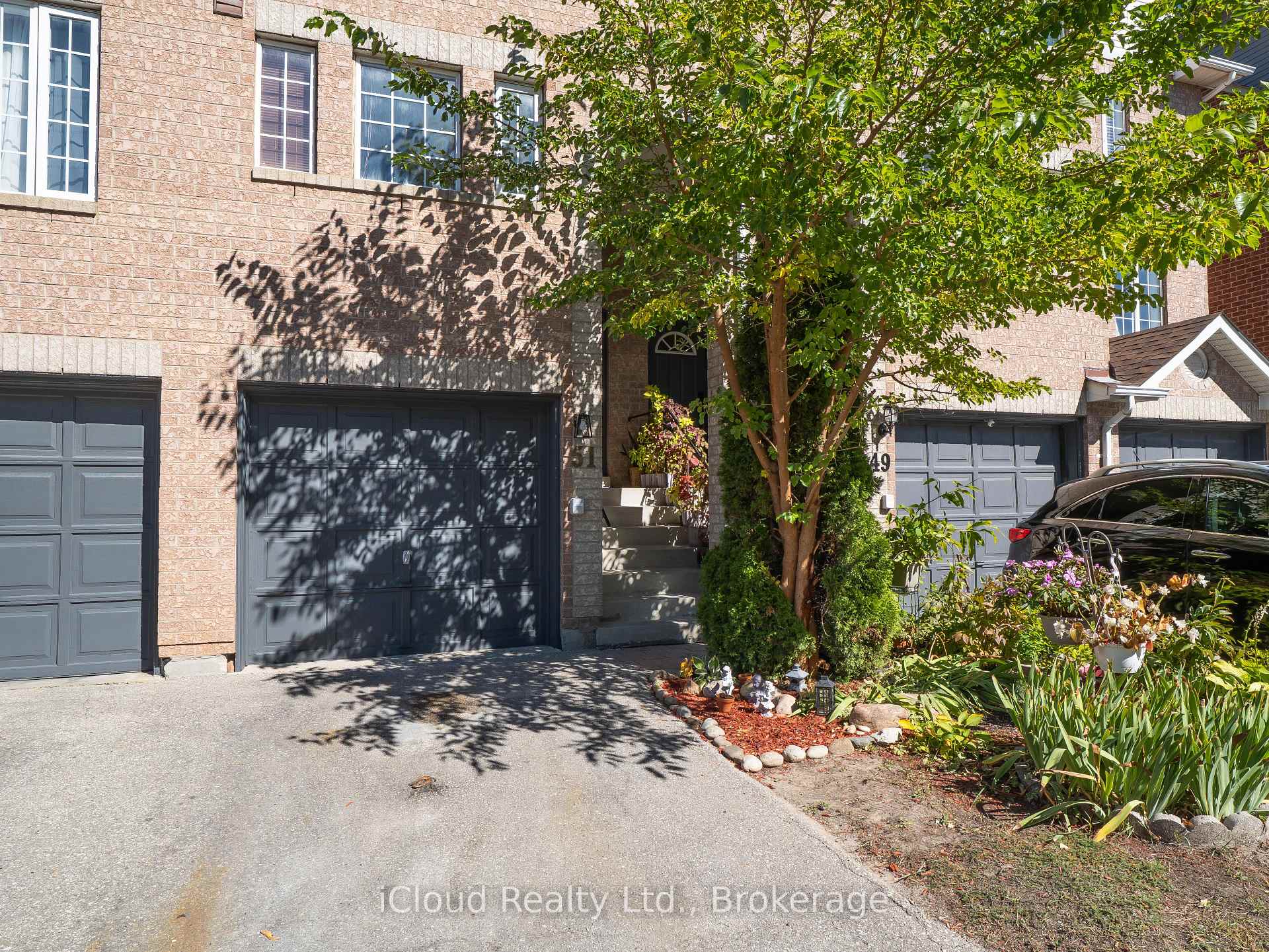 Photo 2 of 51 Spadina Road, Brampton, Bram West — HOMEH