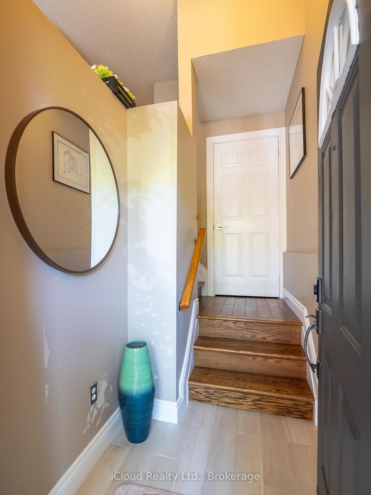 Photo 4 of 51 Spadina Road, Brampton, Bram West — HOMEH