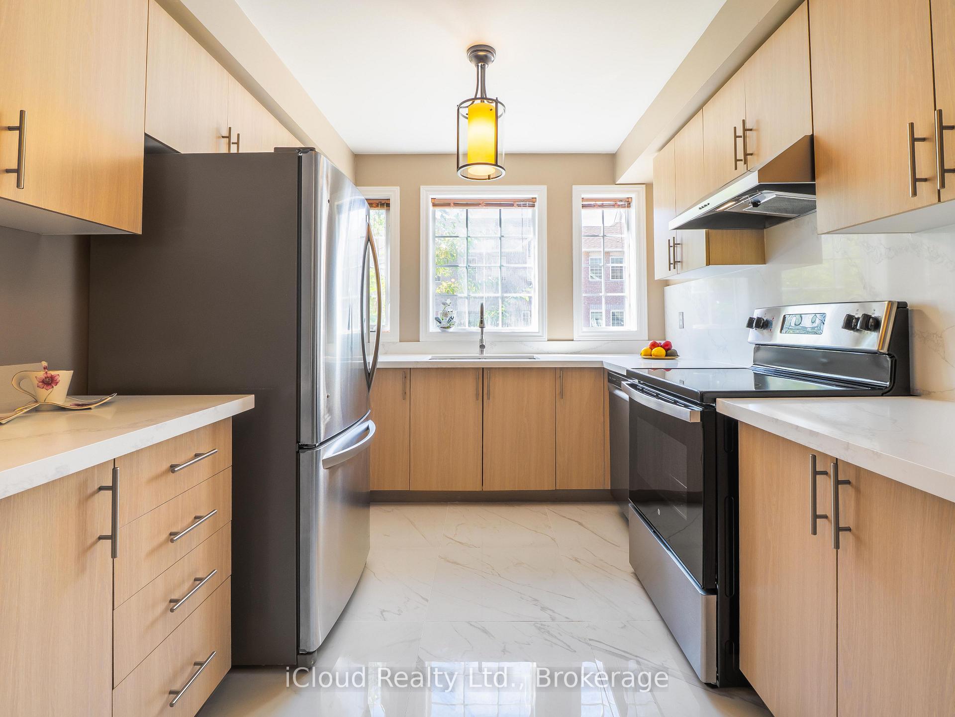 Photo 8 of 51 Spadina Road, Brampton, Bram West — HOMEH