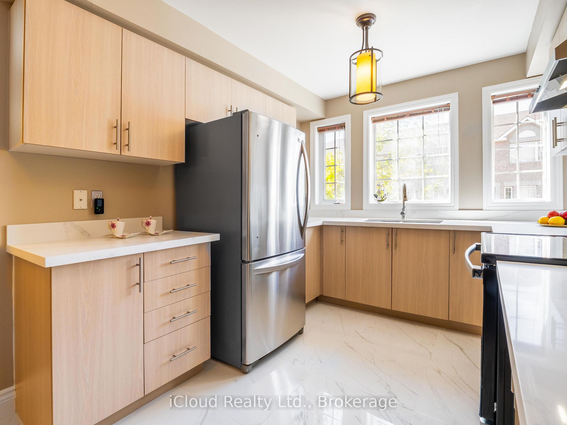 Photo 10 of 51 Spadina Road, Brampton, Bram West — HOMEH