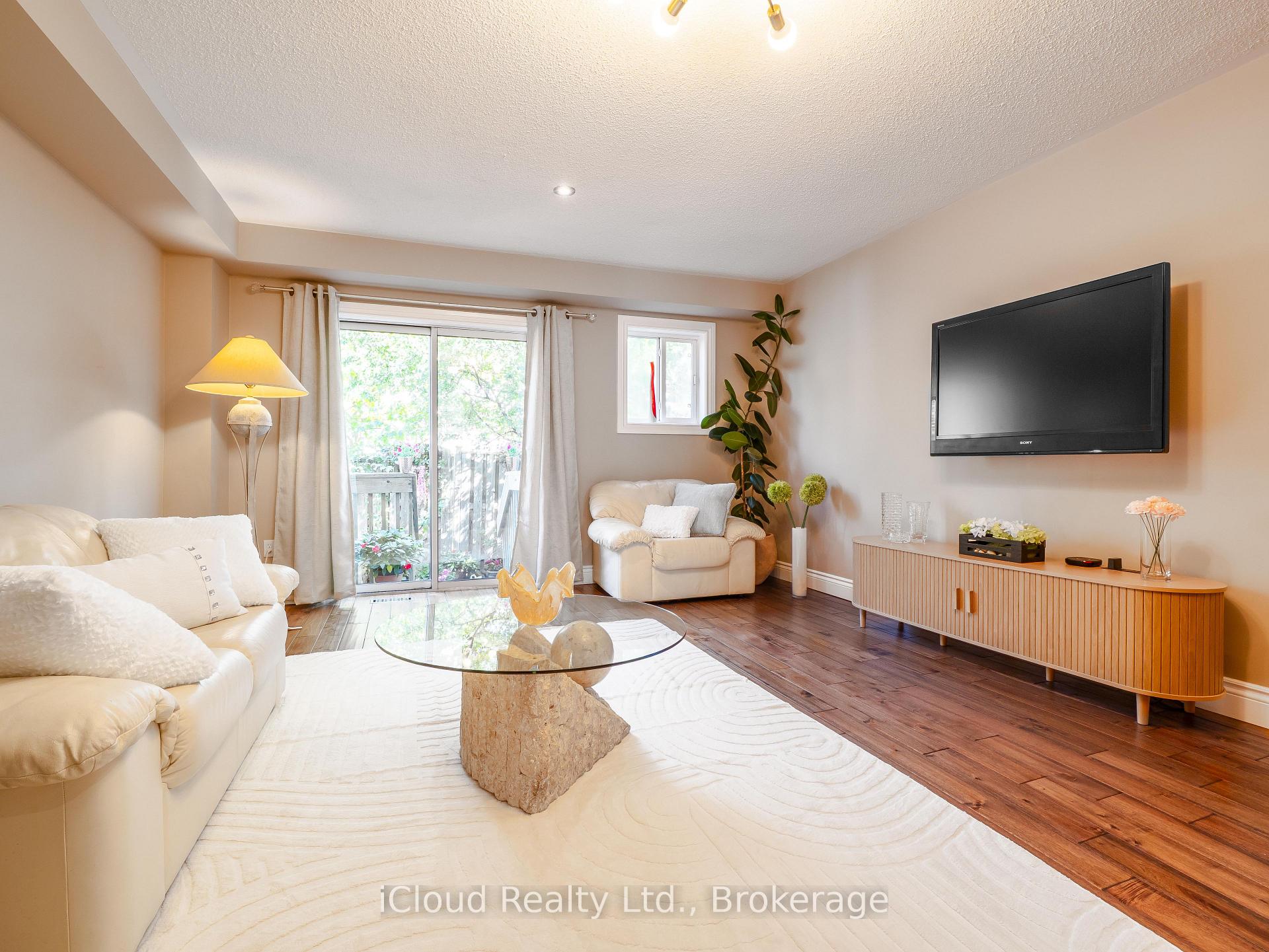 Photo 13 of 51 Spadina Road, Brampton, Bram West — HOMEH