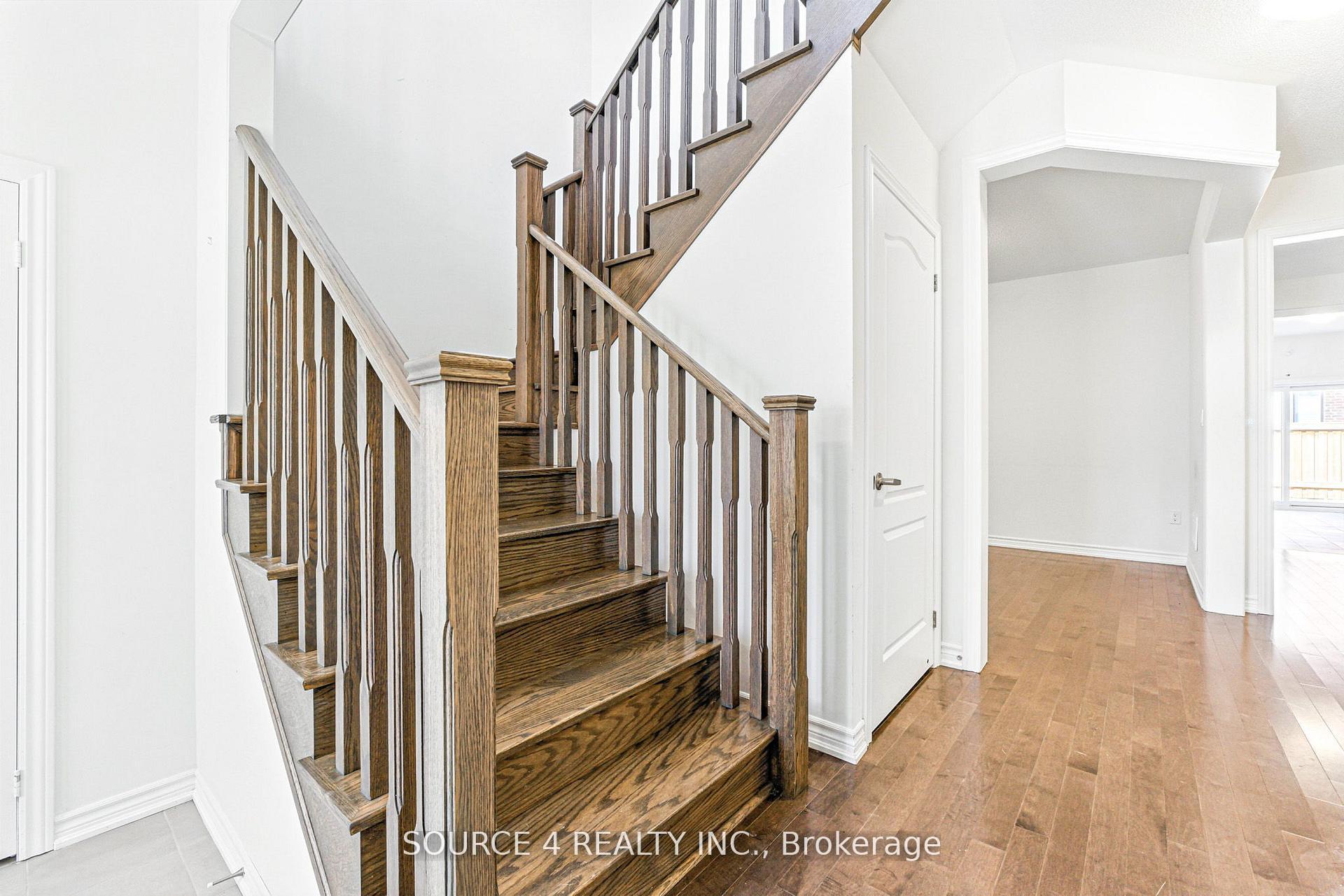 Photo 5 of 376 Danny Wheeler Boulevard, Georgina, Keswick North — HOMEH