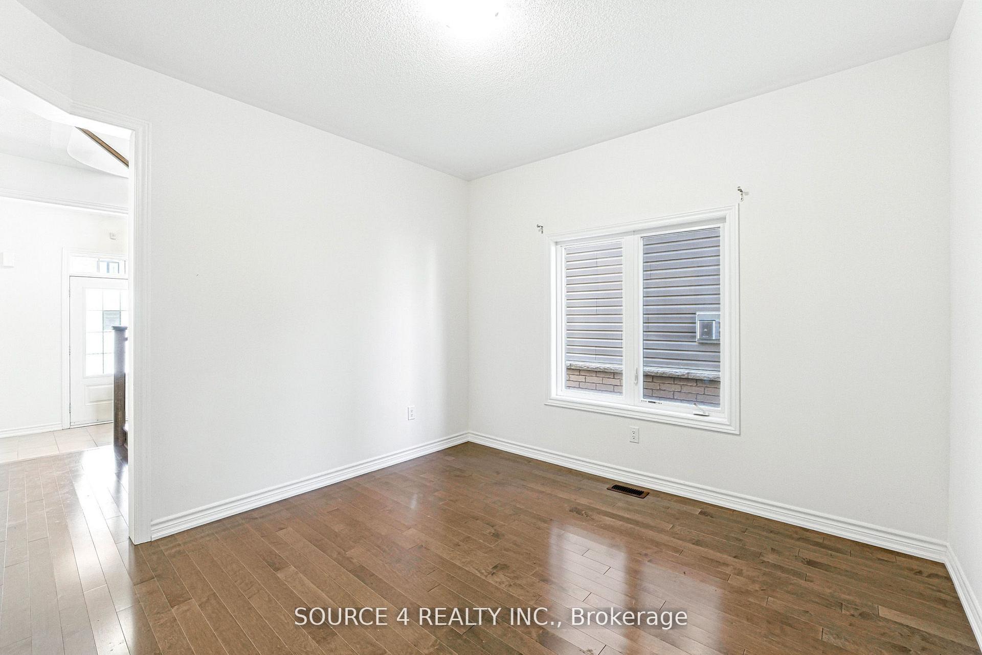 Photo 7 of 376 Danny Wheeler Boulevard, Georgina, Keswick North — HOMEH